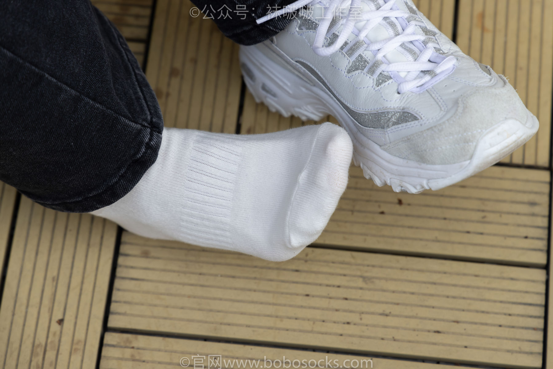 BoBoSocks袜啵啵 积分限定作品007 熊熊-运动鞋、白棉袜、裸足