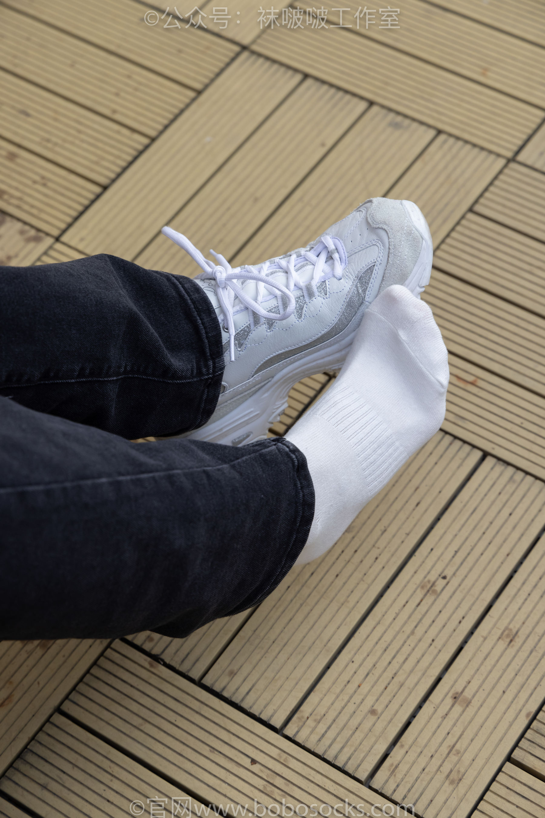 BoBoSocks袜啵啵 积分限定作品007 熊熊-运动鞋、白棉袜、裸足