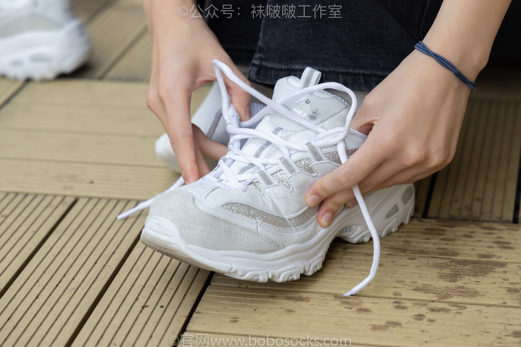 BoBoSocks袜啵啵 积分限定作品007 熊熊-运动鞋、白棉袜、裸足