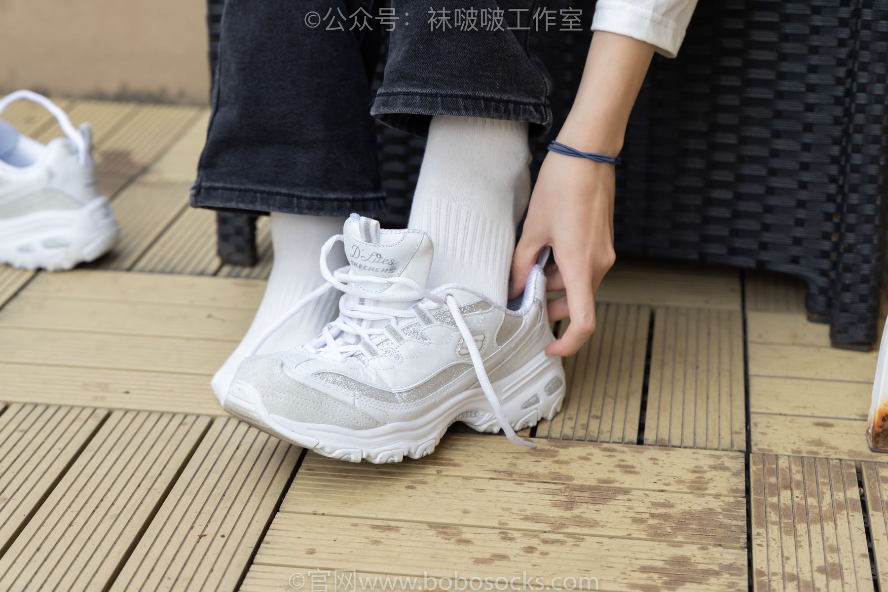 BoBoSocks袜啵啵 积分限定作品007 熊熊-运动鞋、白棉袜、裸足