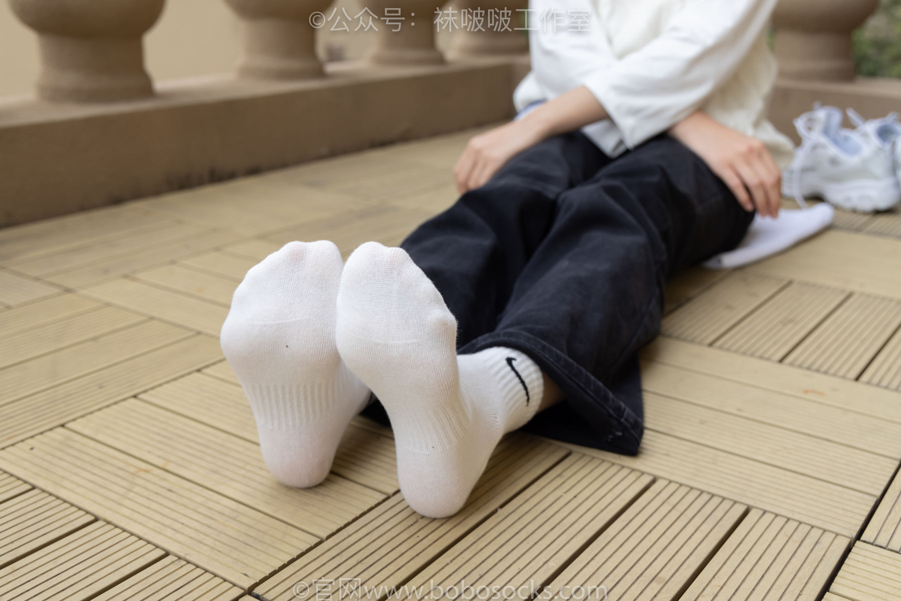 BoBoSocks袜啵啵 积分限定作品007 熊熊-运动鞋、白棉袜、裸足