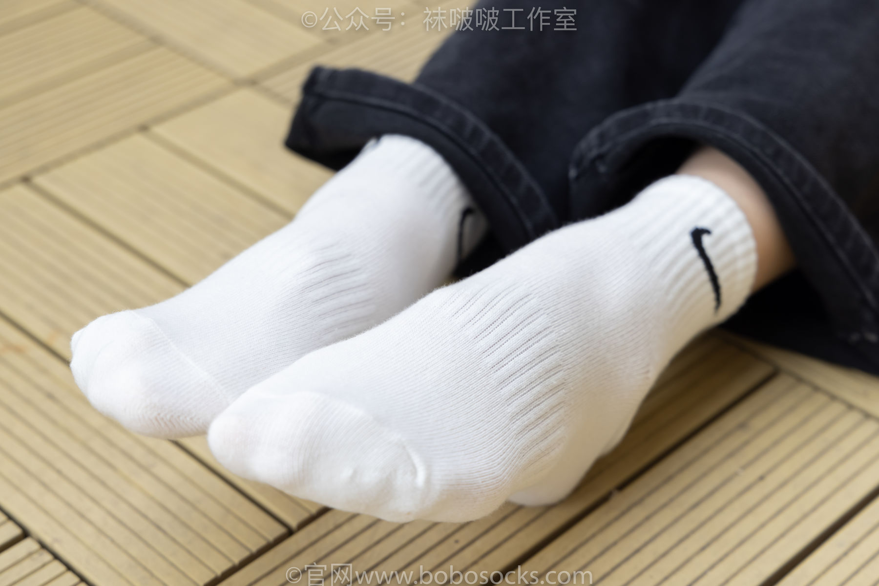 BoBoSocks袜啵啵 积分限定作品007 熊熊-运动鞋、白棉袜、裸足