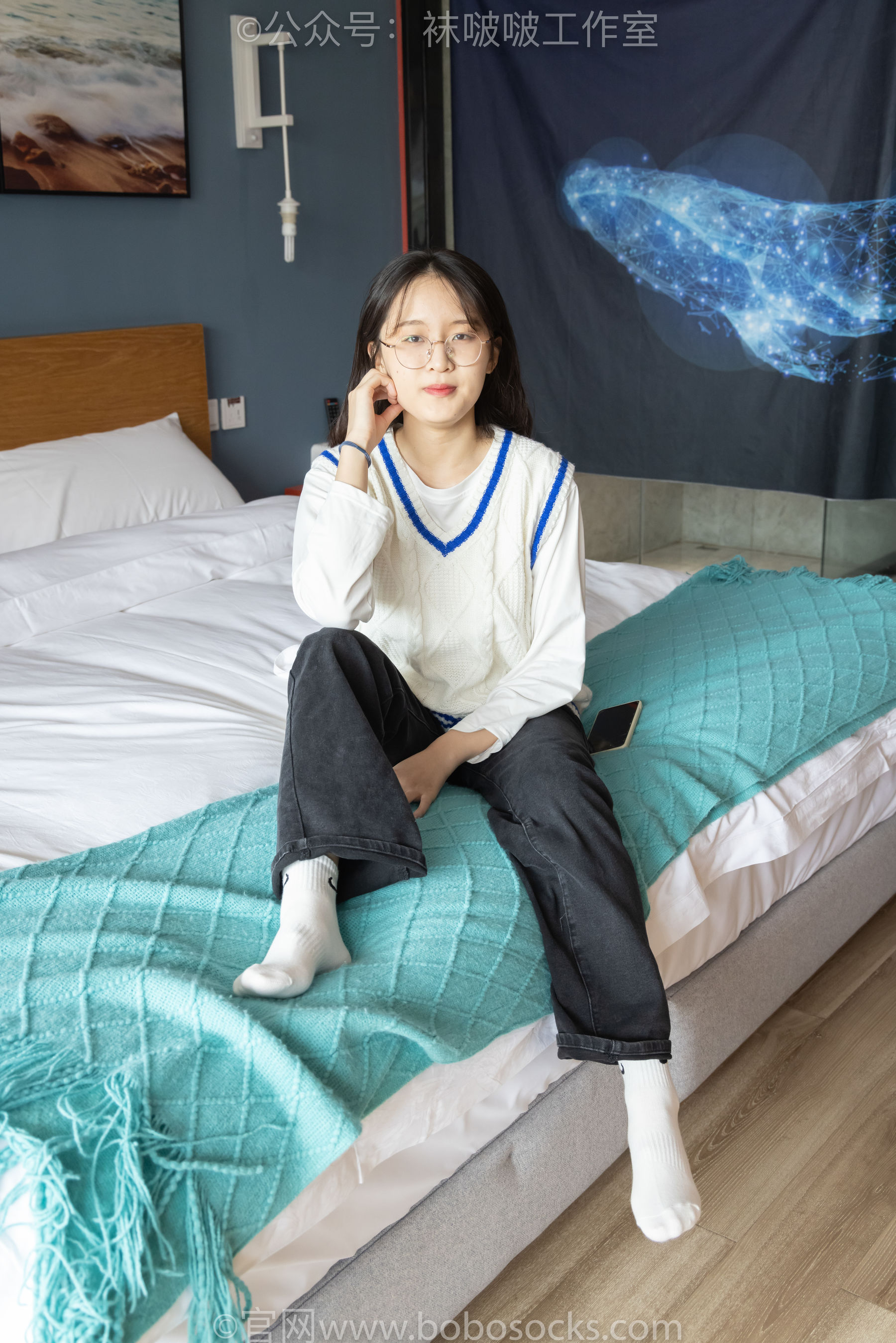 BoBoSocks袜啵啵 积分限定作品007 熊熊-运动鞋、白棉袜、裸足