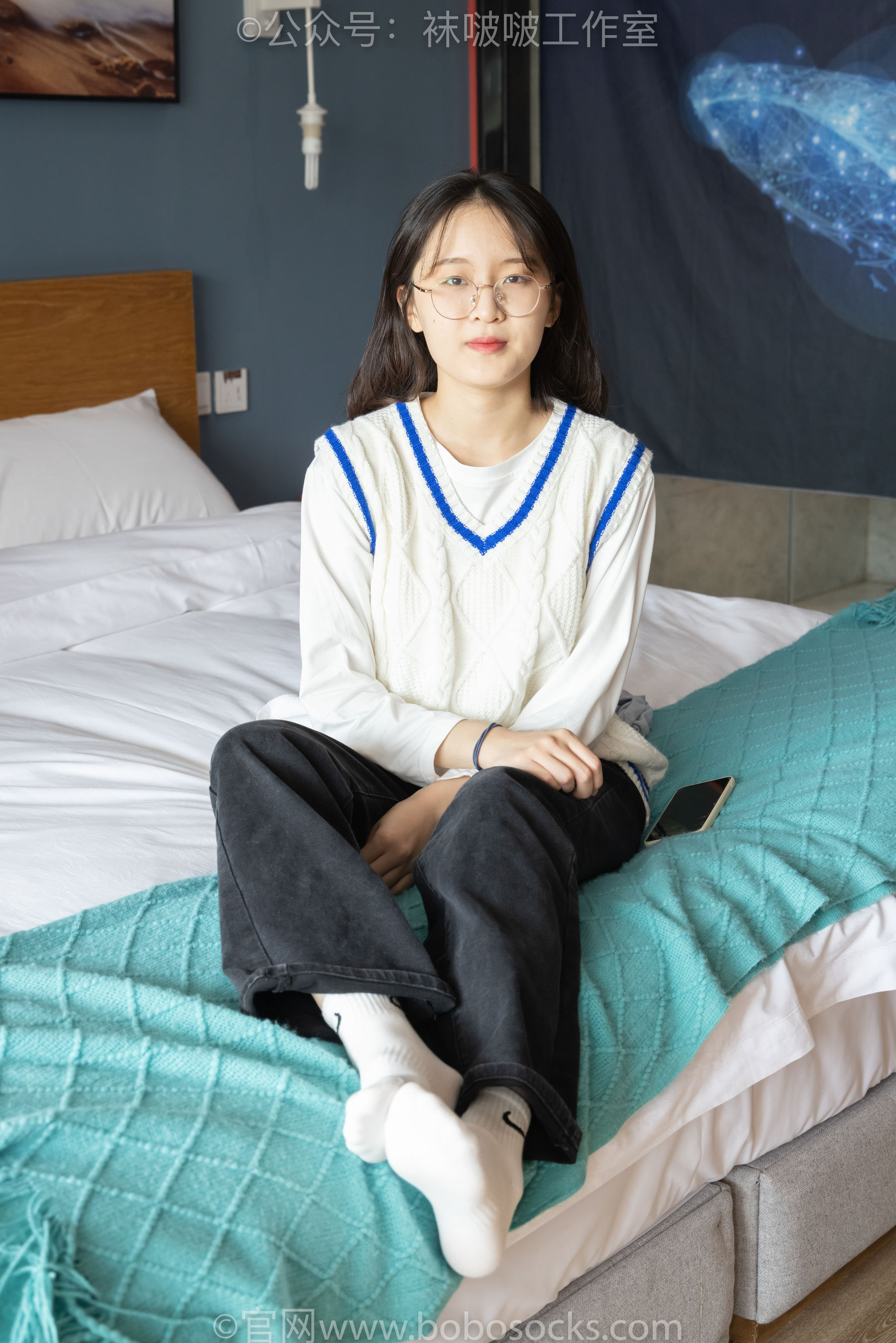 BoBoSocks袜啵啵 积分限定作品007 熊熊-运动鞋、白棉袜、裸足