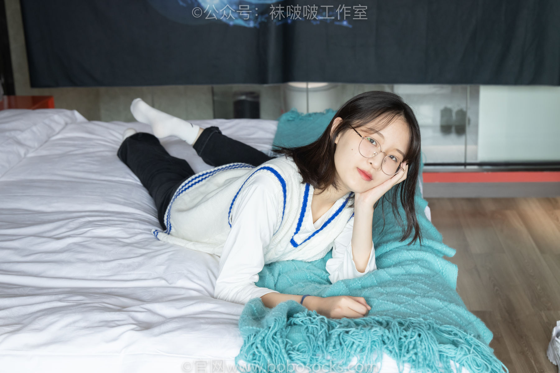 BoBoSocks袜啵啵 积分限定作品007 熊熊-运动鞋、白棉袜、裸足