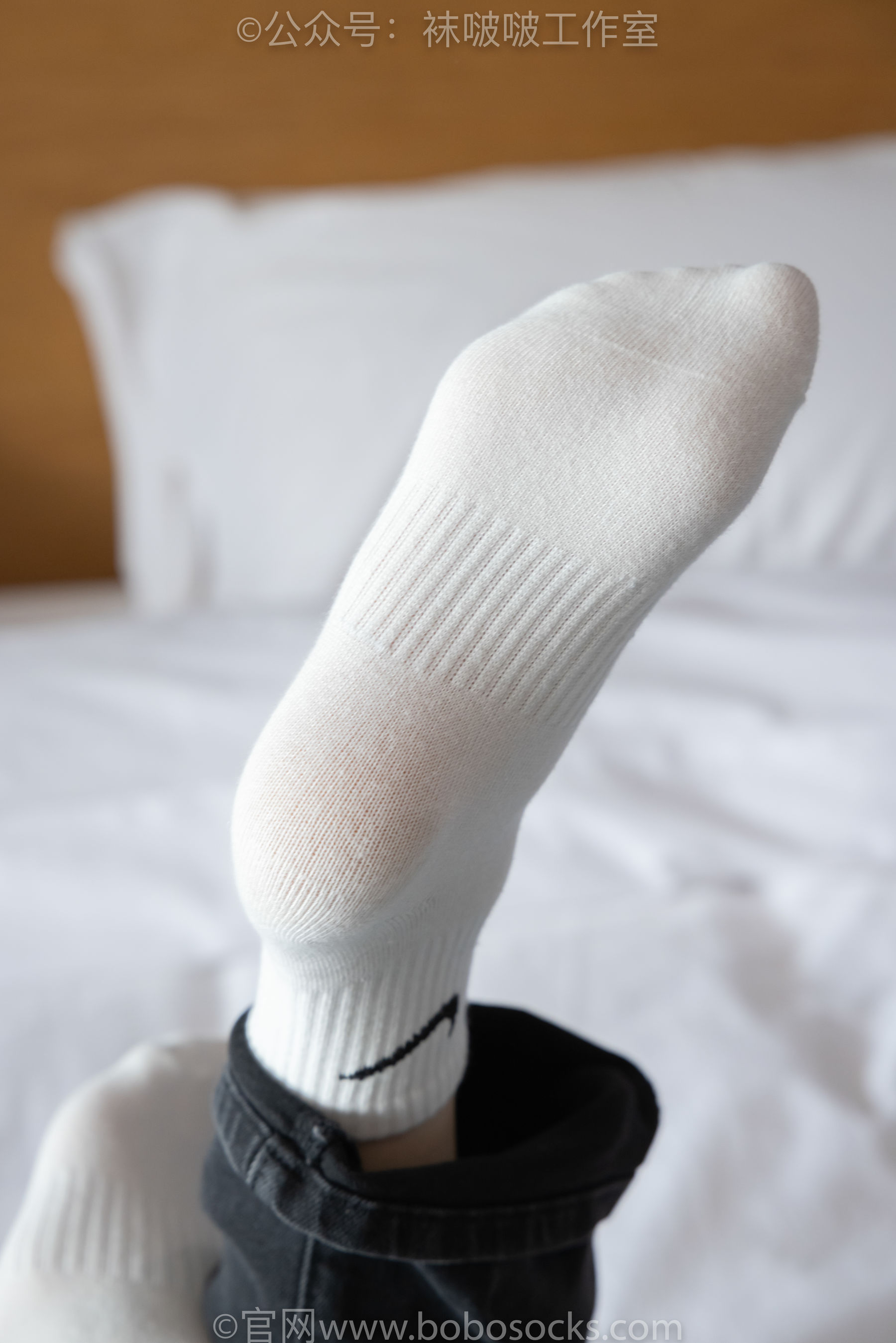 BoBoSocks袜啵啵 积分限定作品007 熊熊-运动鞋、白棉袜、裸足