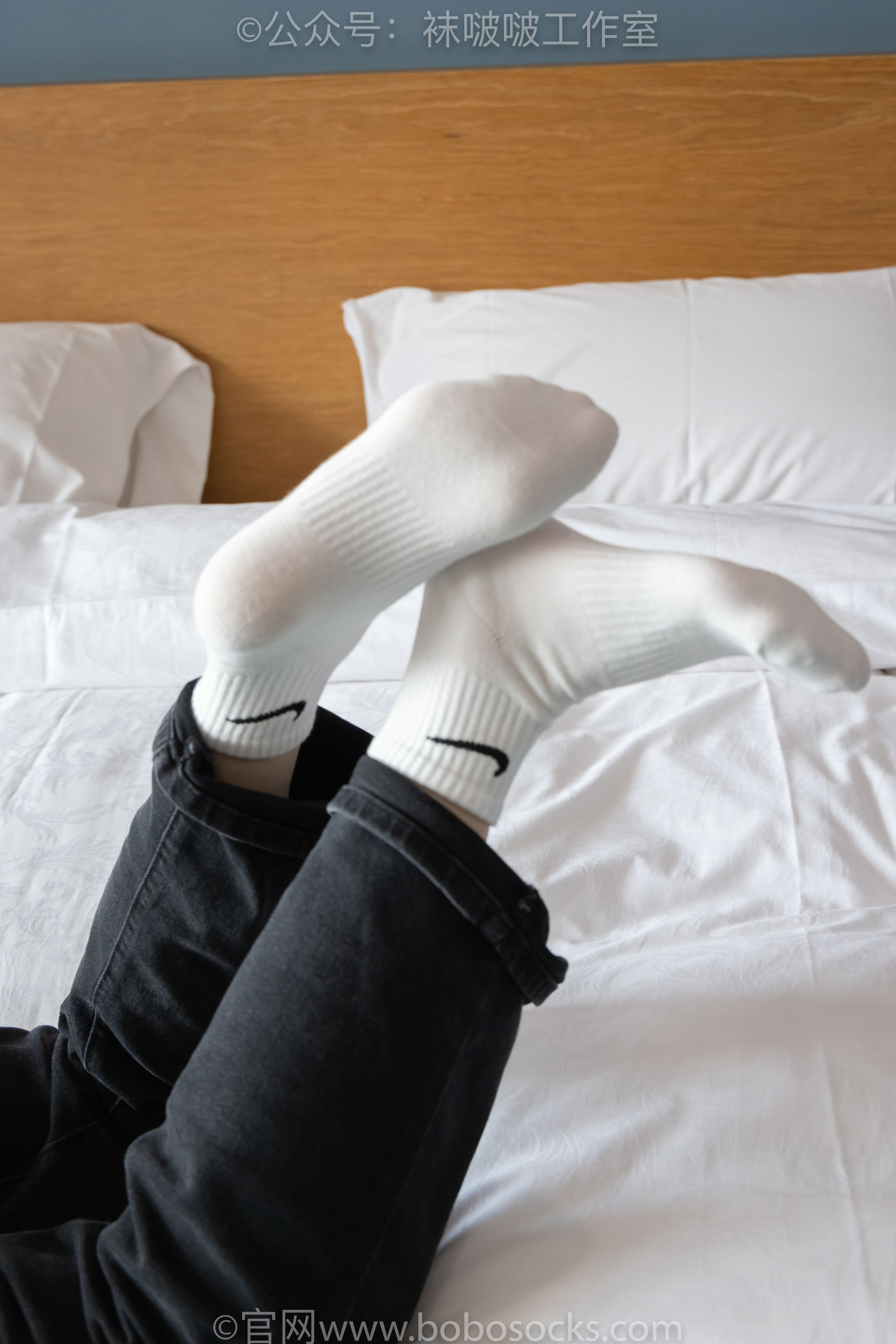 BoBoSocks袜啵啵 积分限定作品007 熊熊-运动鞋、白棉袜、裸足