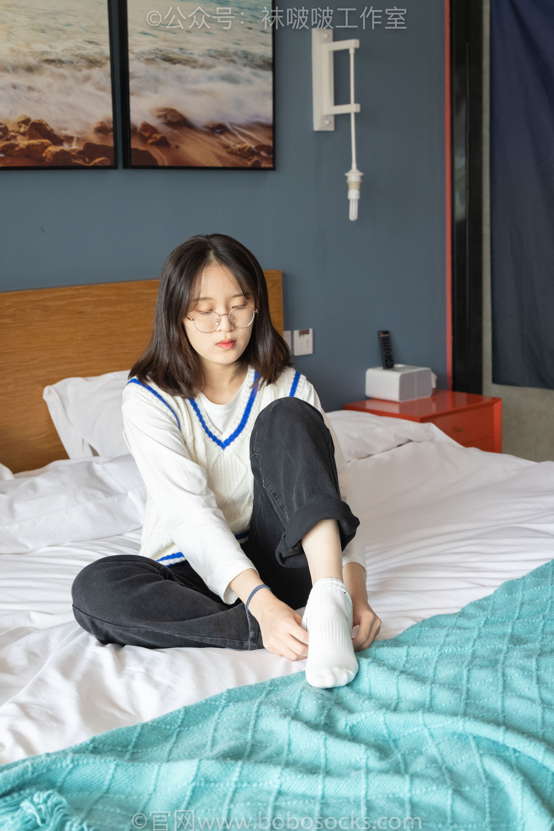 BoBoSocks袜啵啵 积分限定作品007 熊熊-运动鞋、白棉袜、裸足