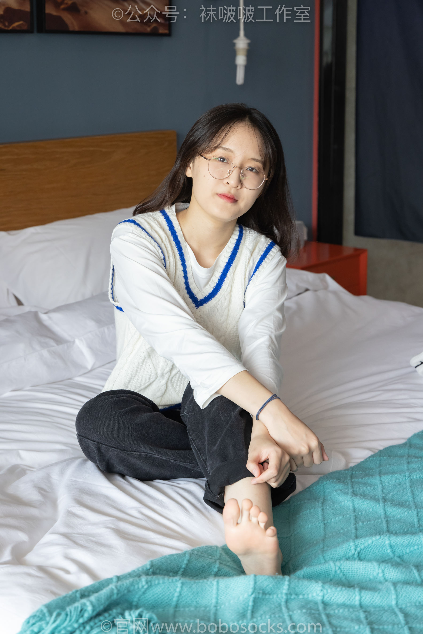 BoBoSocks袜啵啵 积分限定作品007 熊熊-运动鞋、白棉袜、裸足