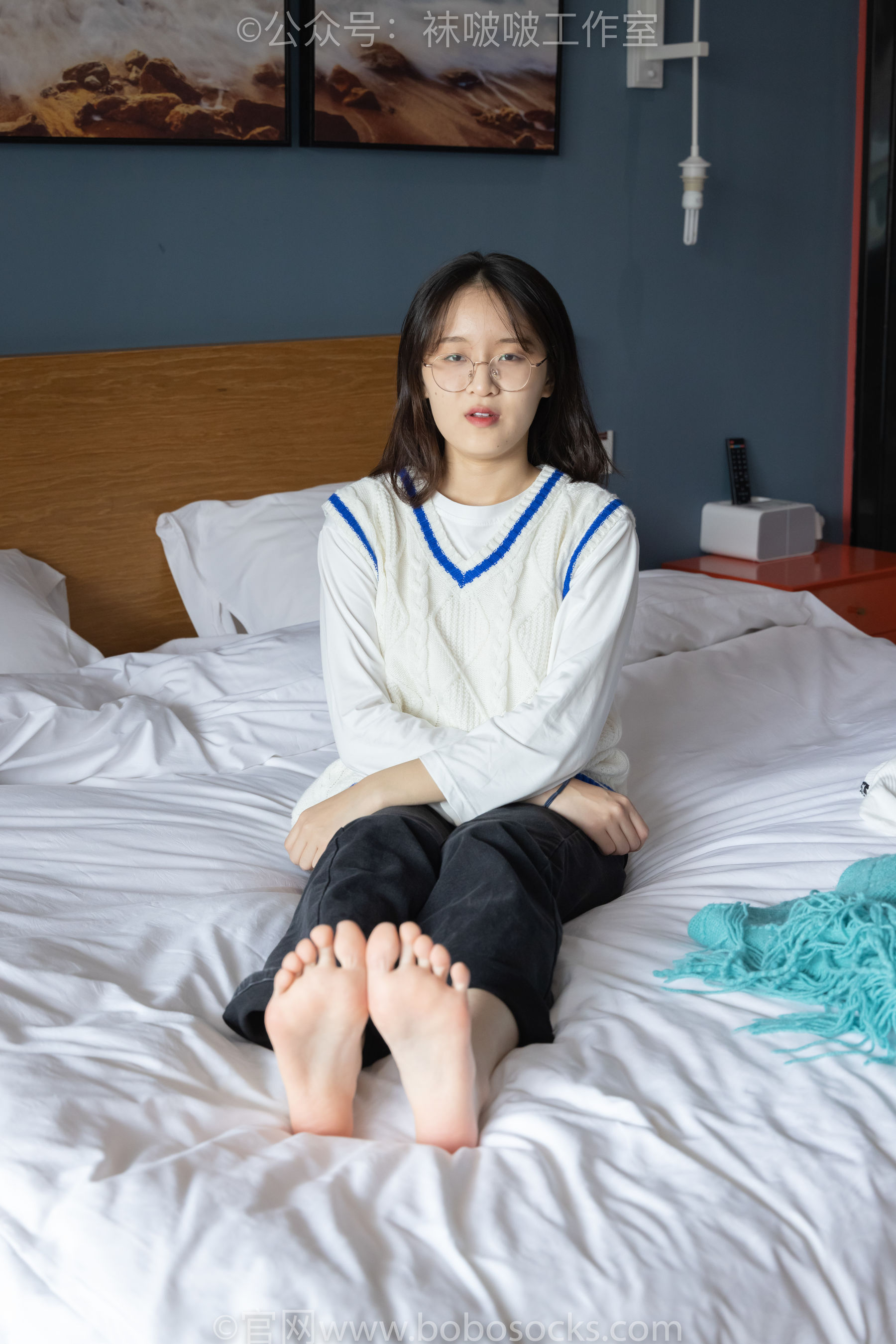 BoBoSocks袜啵啵 积分限定作品007 熊熊-运动鞋、白棉袜、裸足