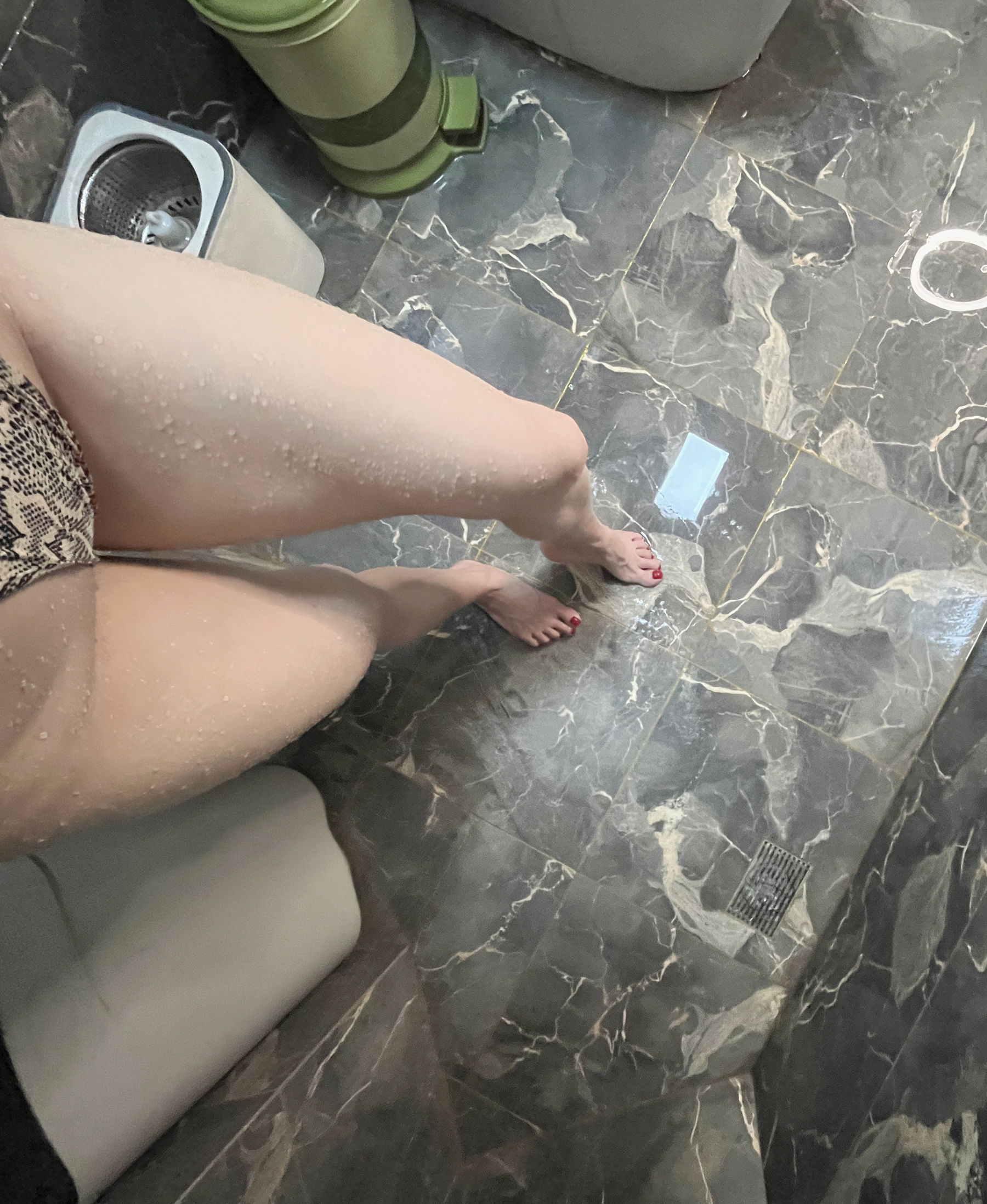 宝儿茹171 - 蛇皮连体衣