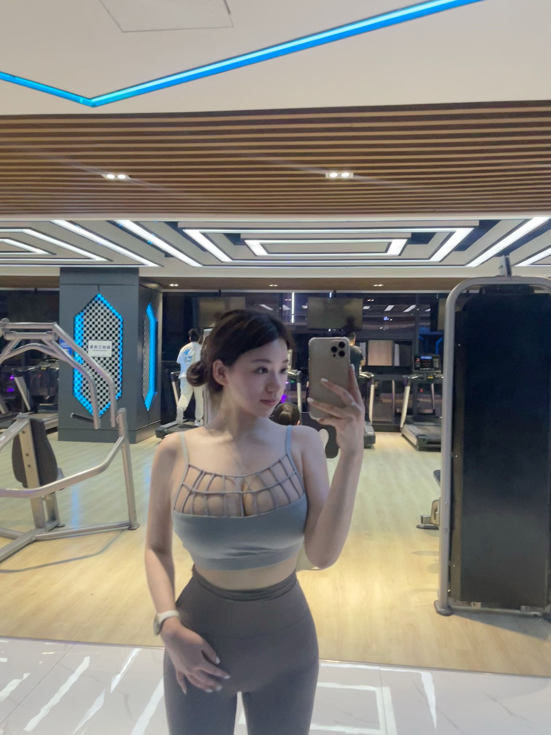 奶宝妹纸 - 打网球吗