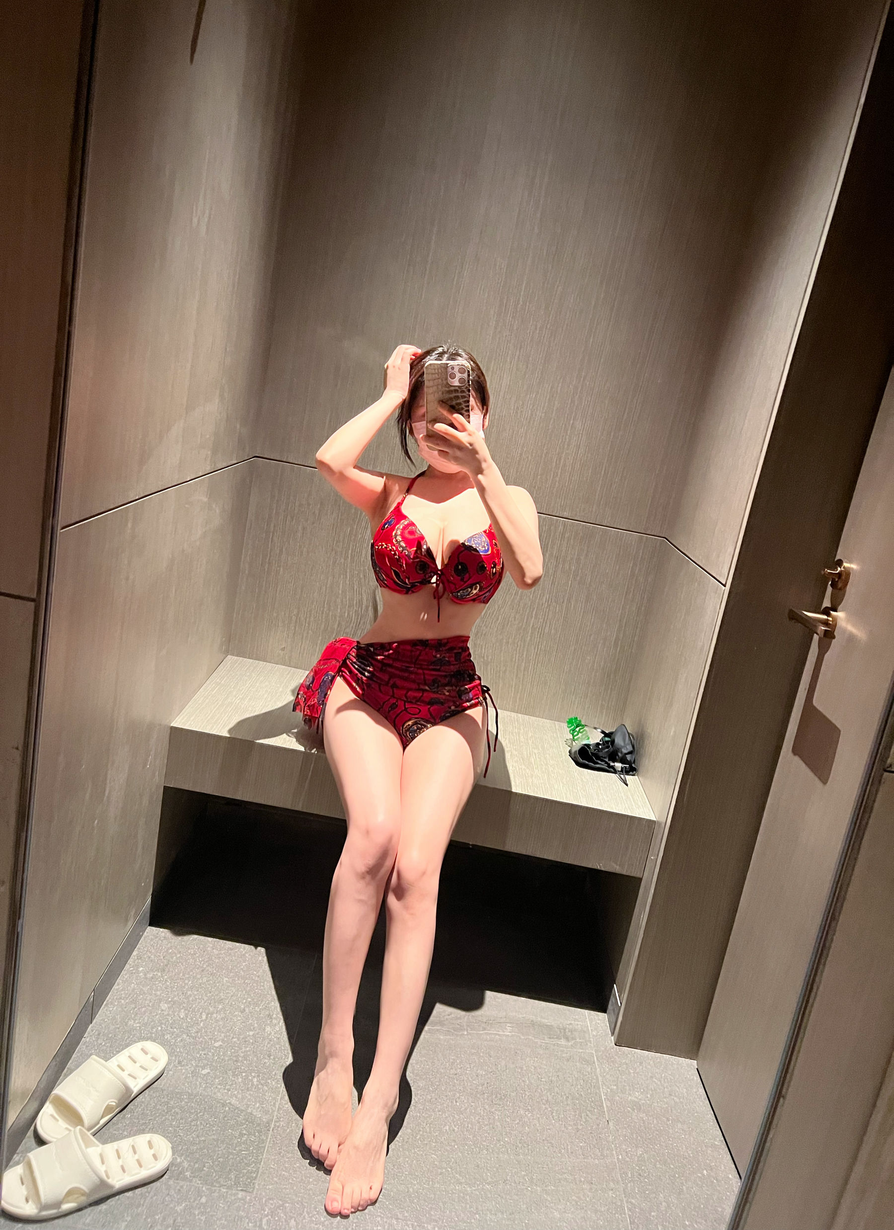 奔跑的晶骡儿 - 红色内衣