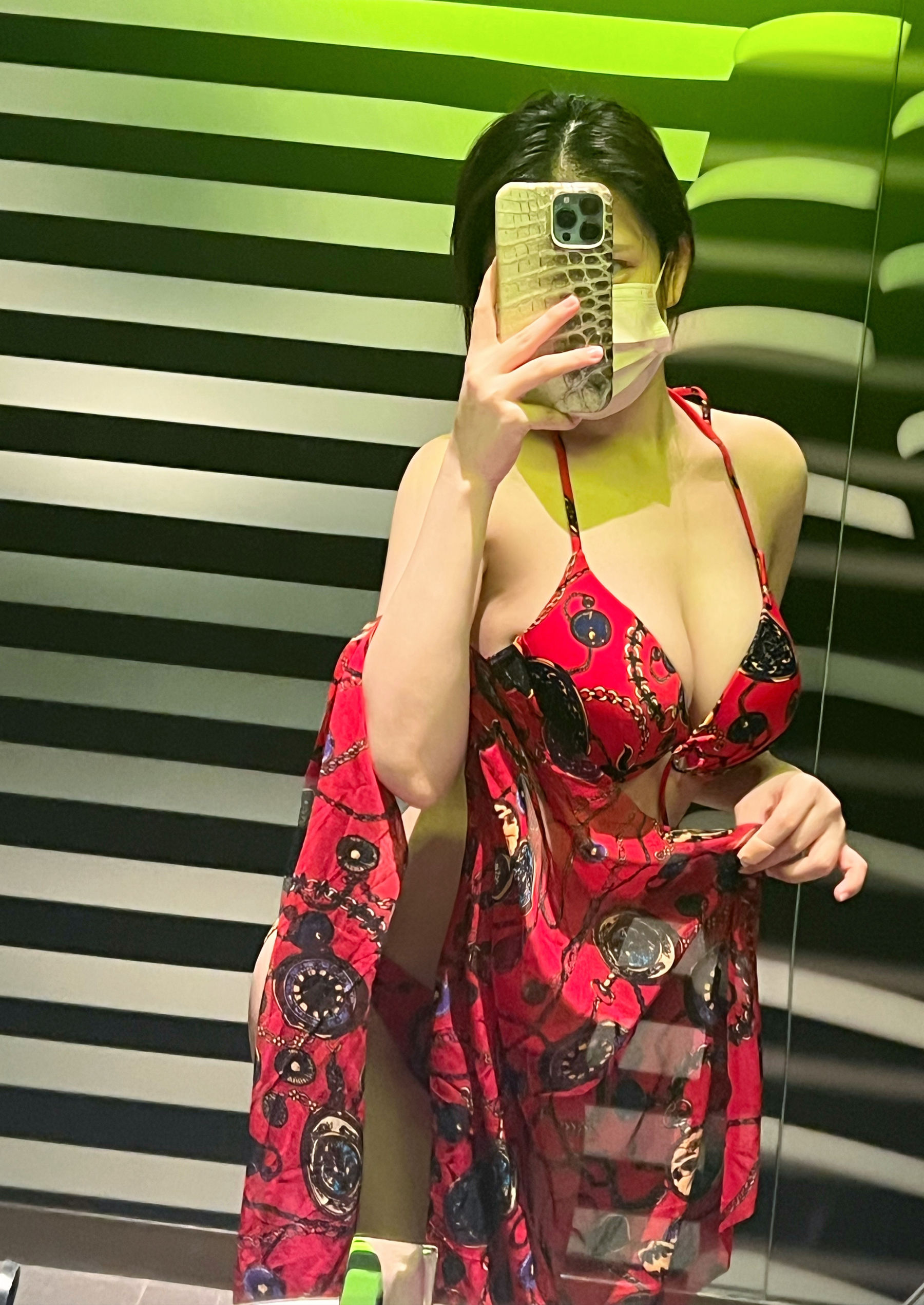 奔跑的晶骡儿 - 红色内衣
