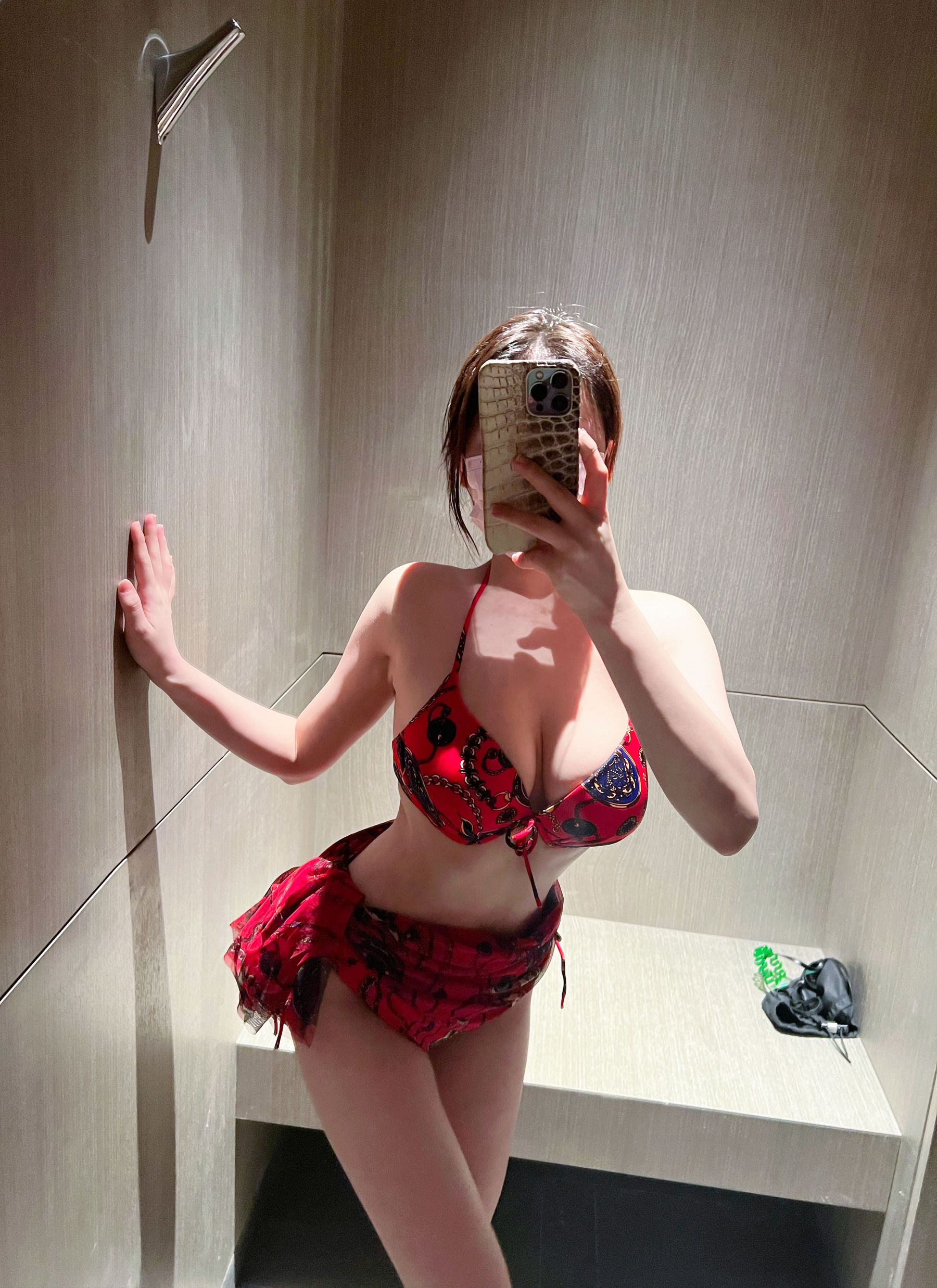 奔跑的晶骡儿 - 红色内衣