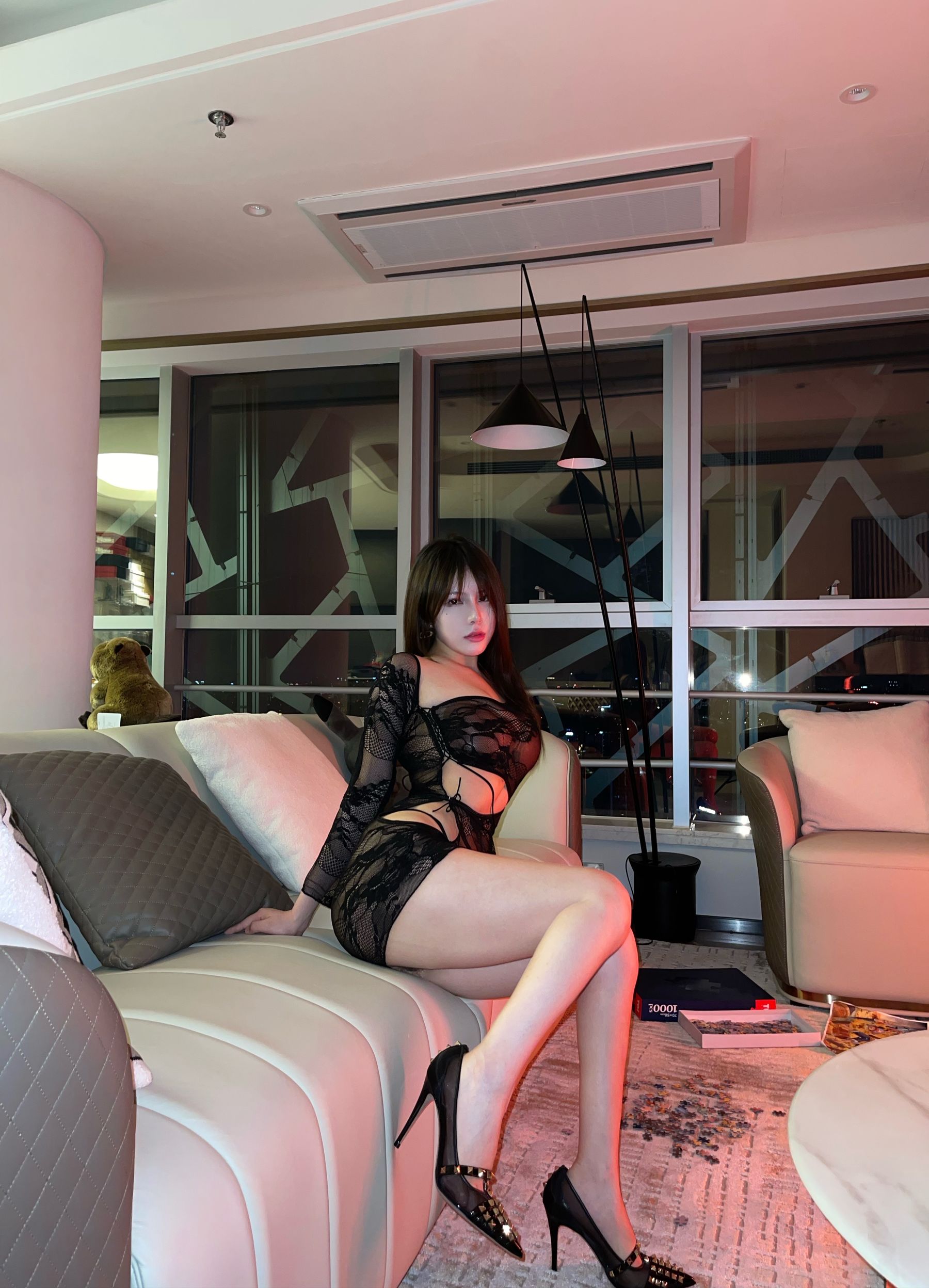 奔跑的晶骡儿 - 透视蕾丝装