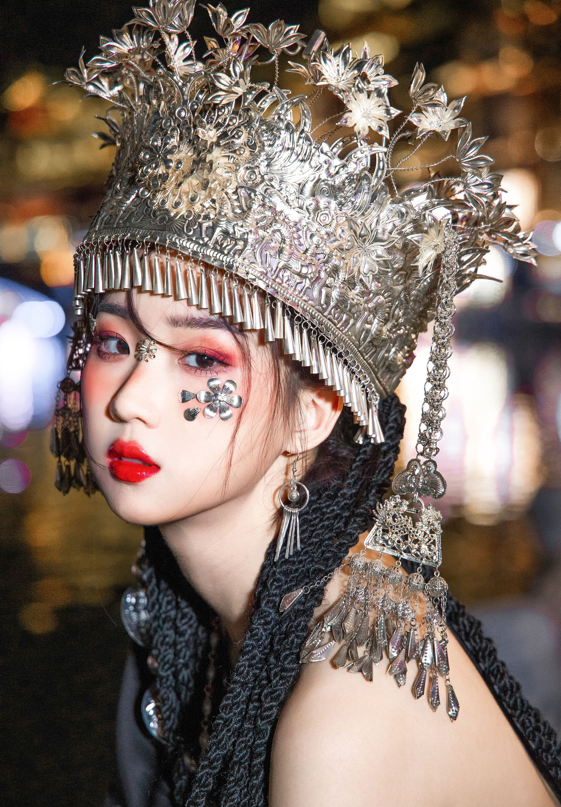 瓦斯塔亚小龙虾 - 苗疆女子