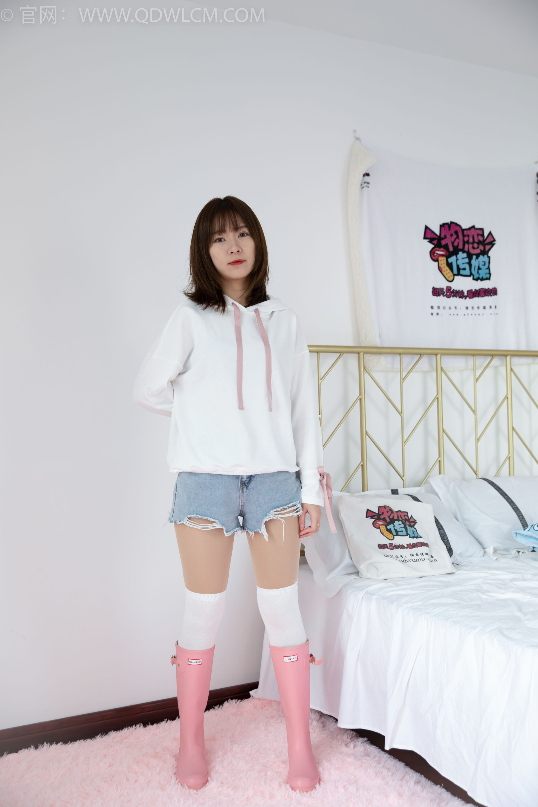 物恋传媒 No.1509 婷婷-黑色的花