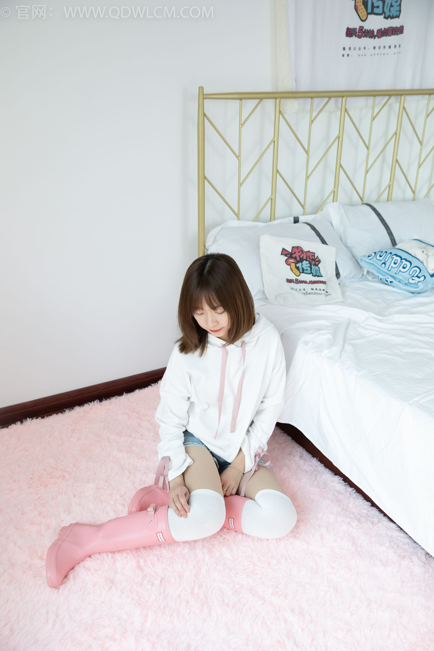 物恋传媒 No.1509 婷婷-黑色的花