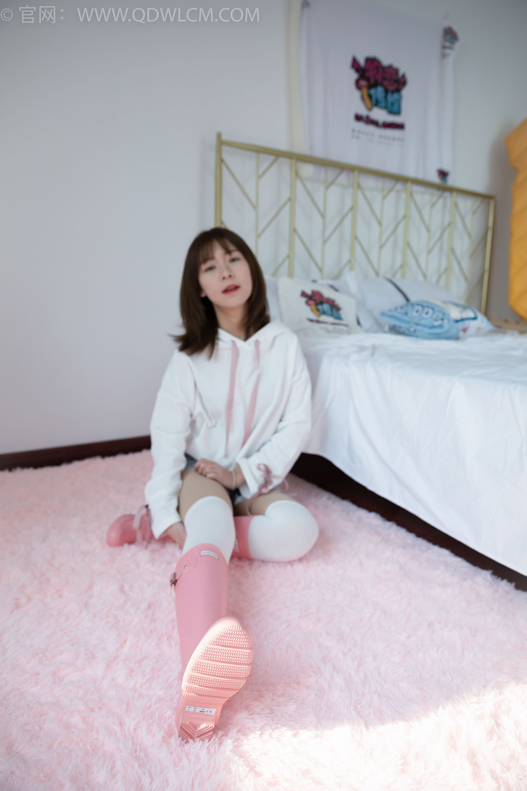 物恋传媒 No.1509 婷婷-黑色的花
