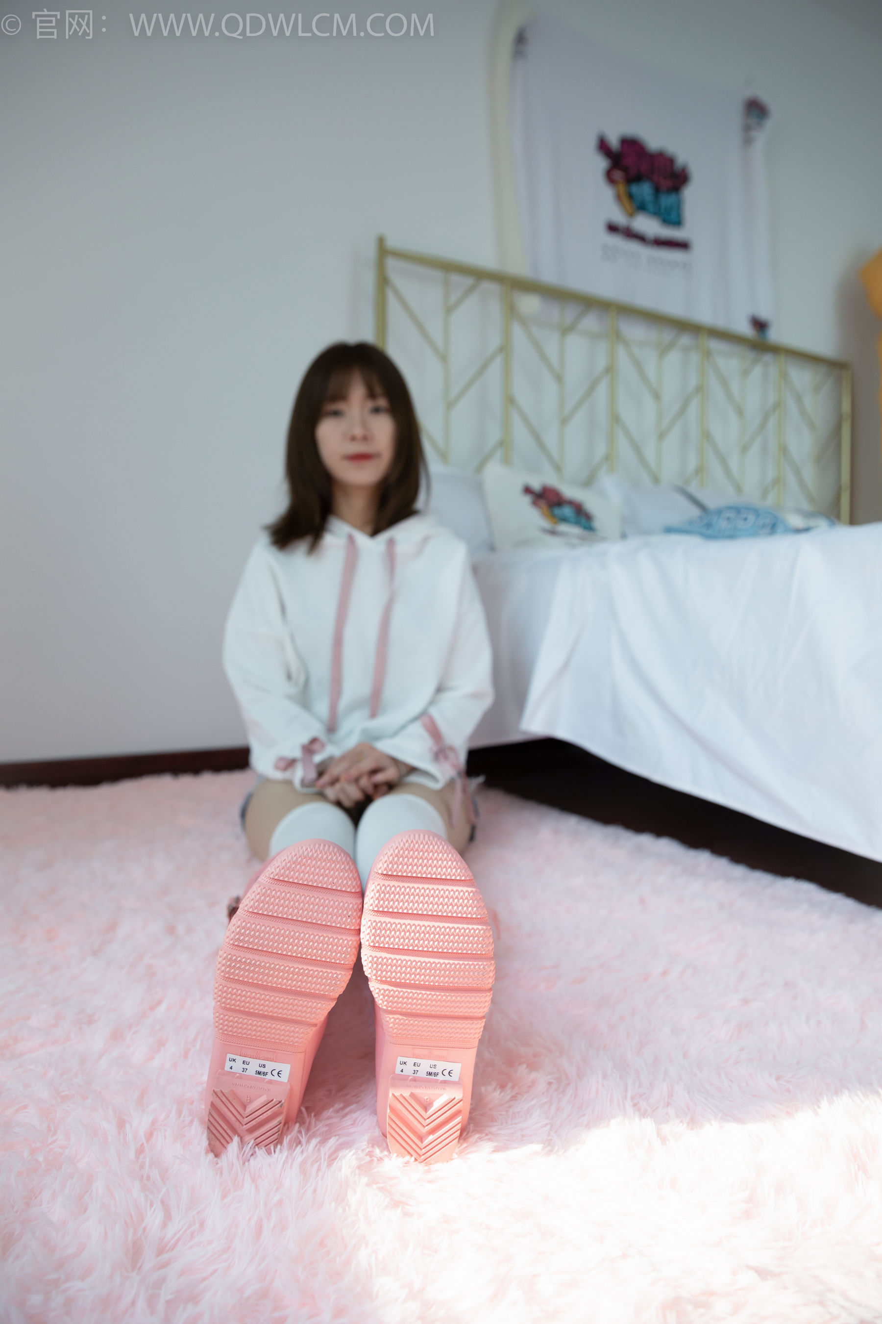 物恋传媒 No.1509 婷婷-黑色的花