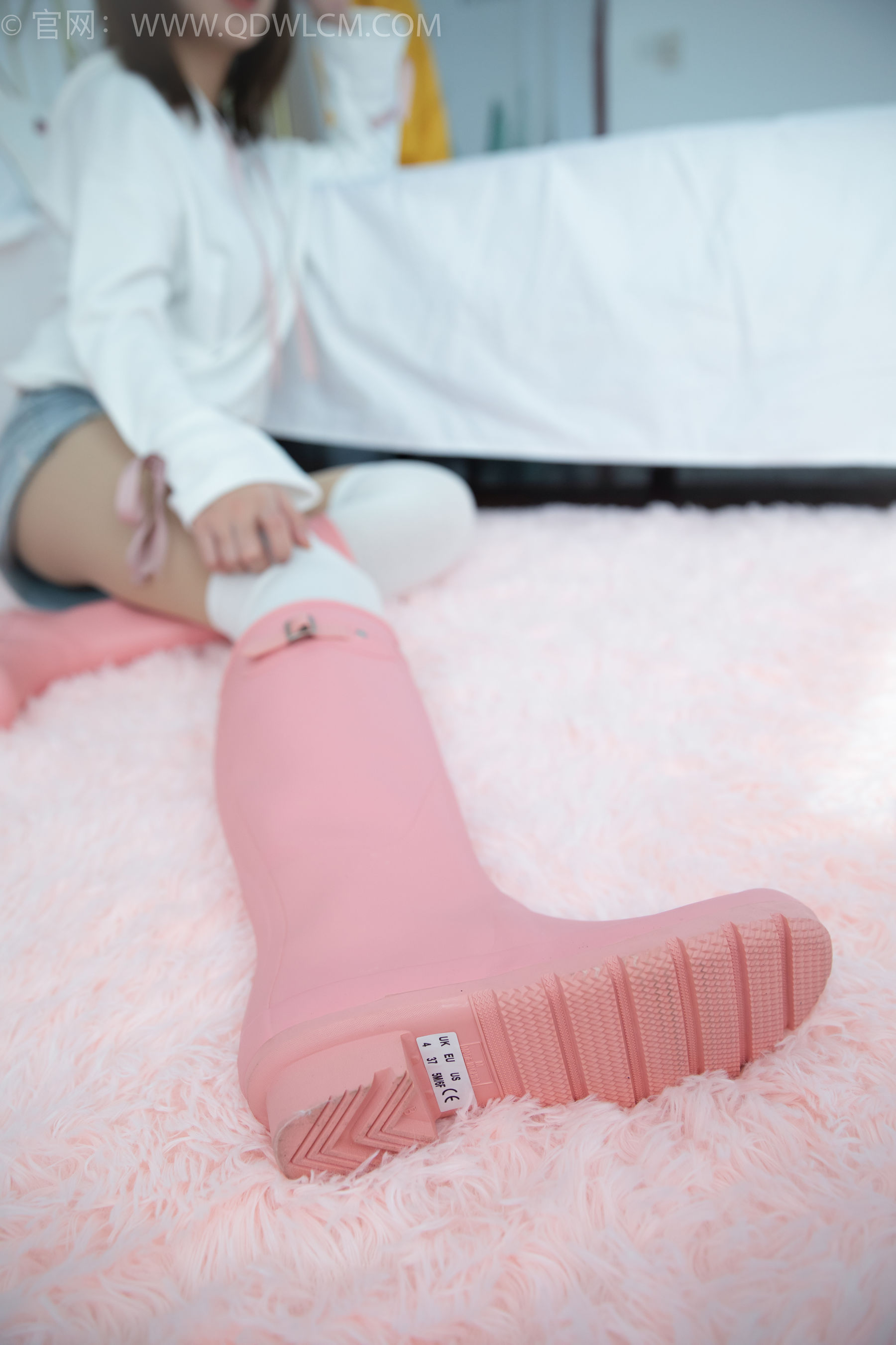物恋传媒 No.1509 婷婷-黑色的花