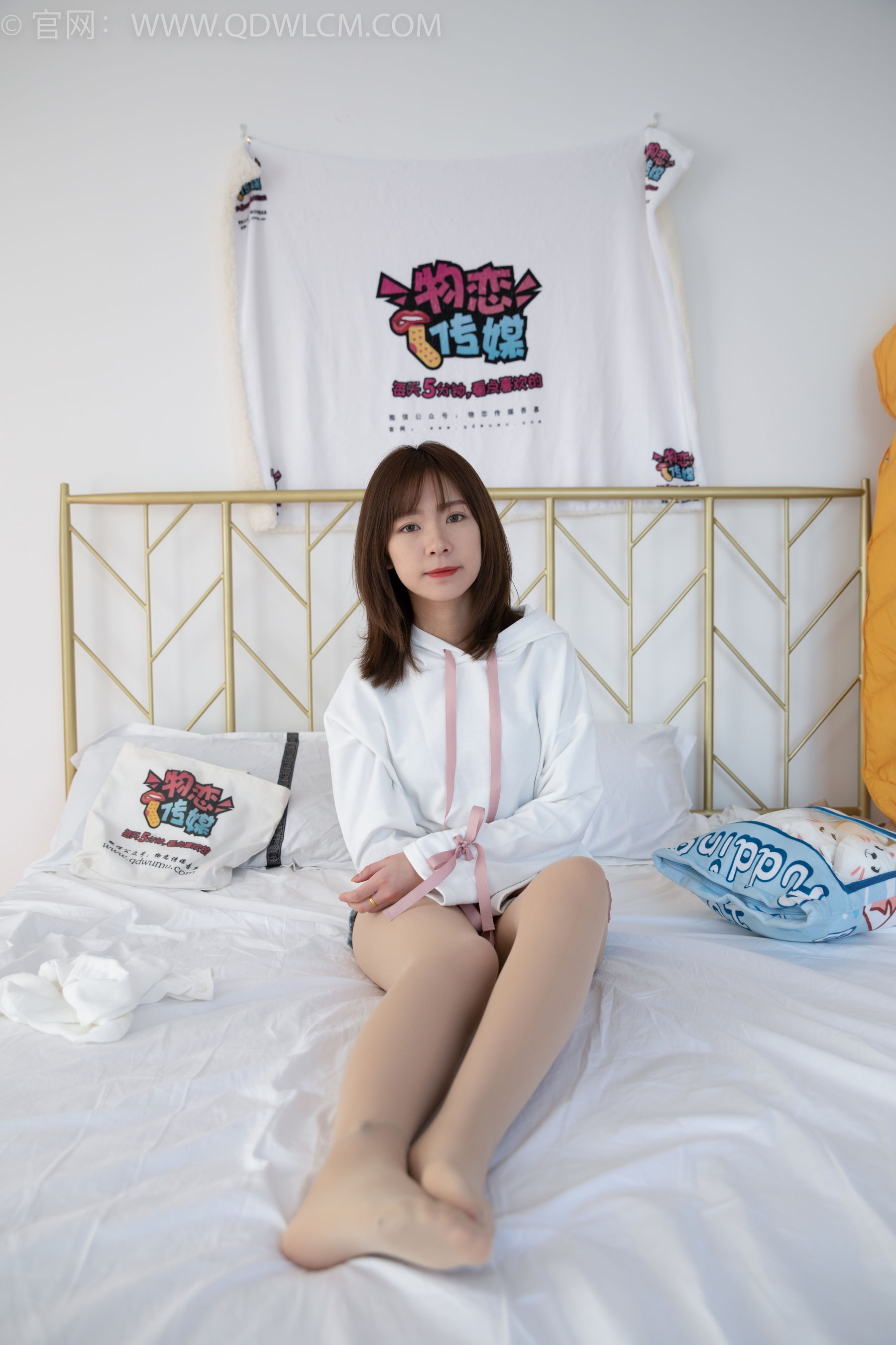 物恋传媒 No.1509 婷婷-黑色的花