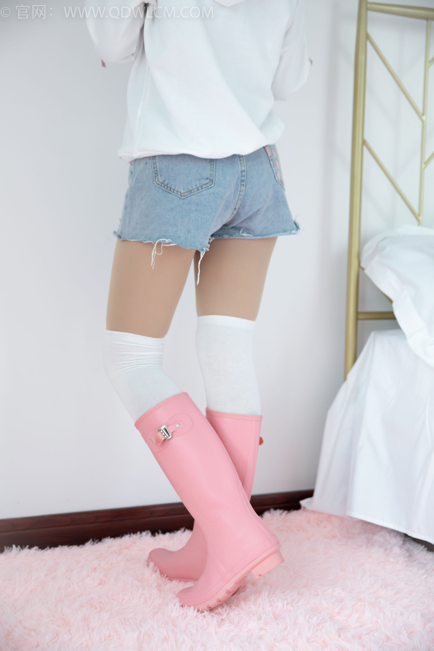 物恋传媒 No.1509 婷婷-黑色的花