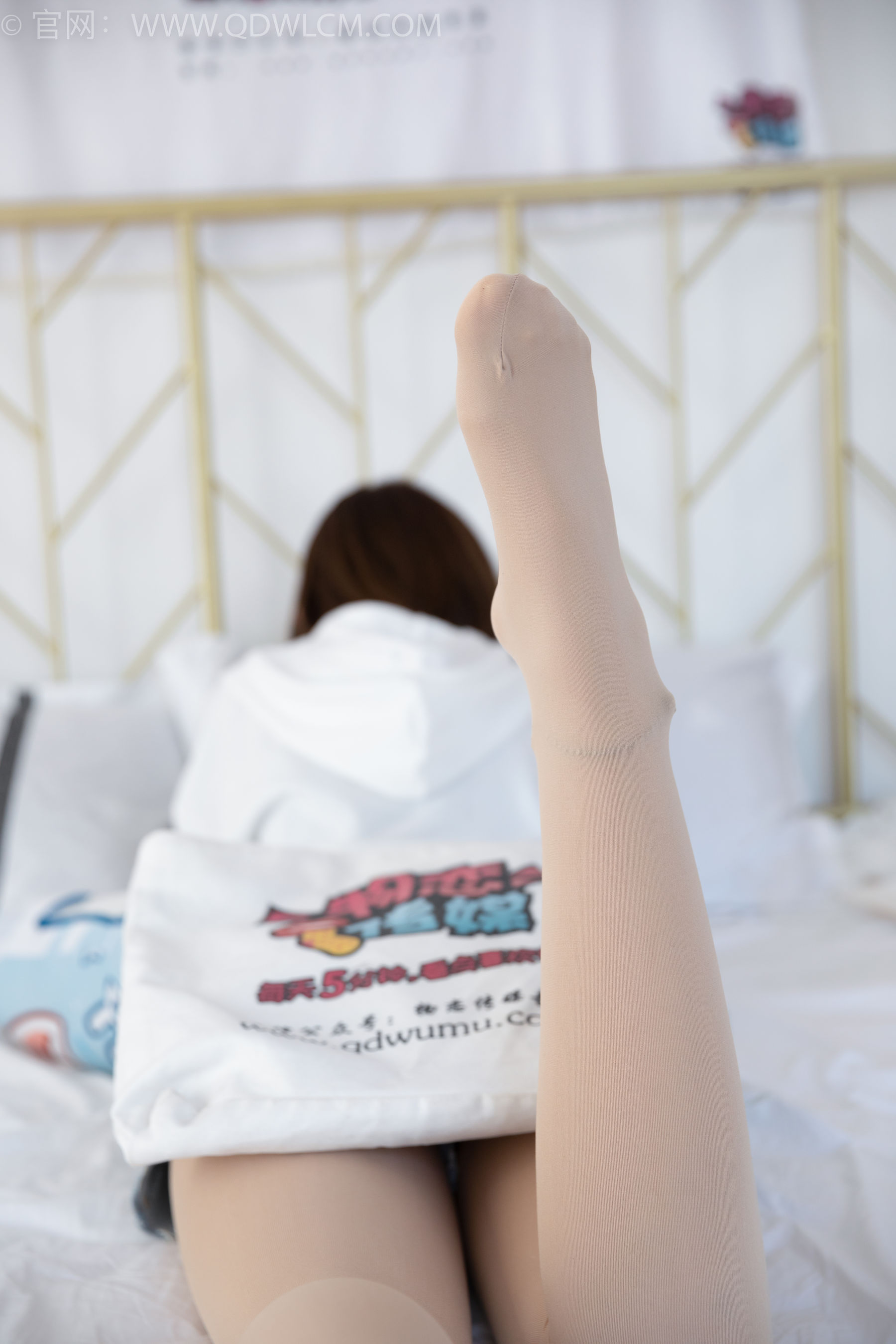 物恋传媒 No.1509 婷婷-黑色的花