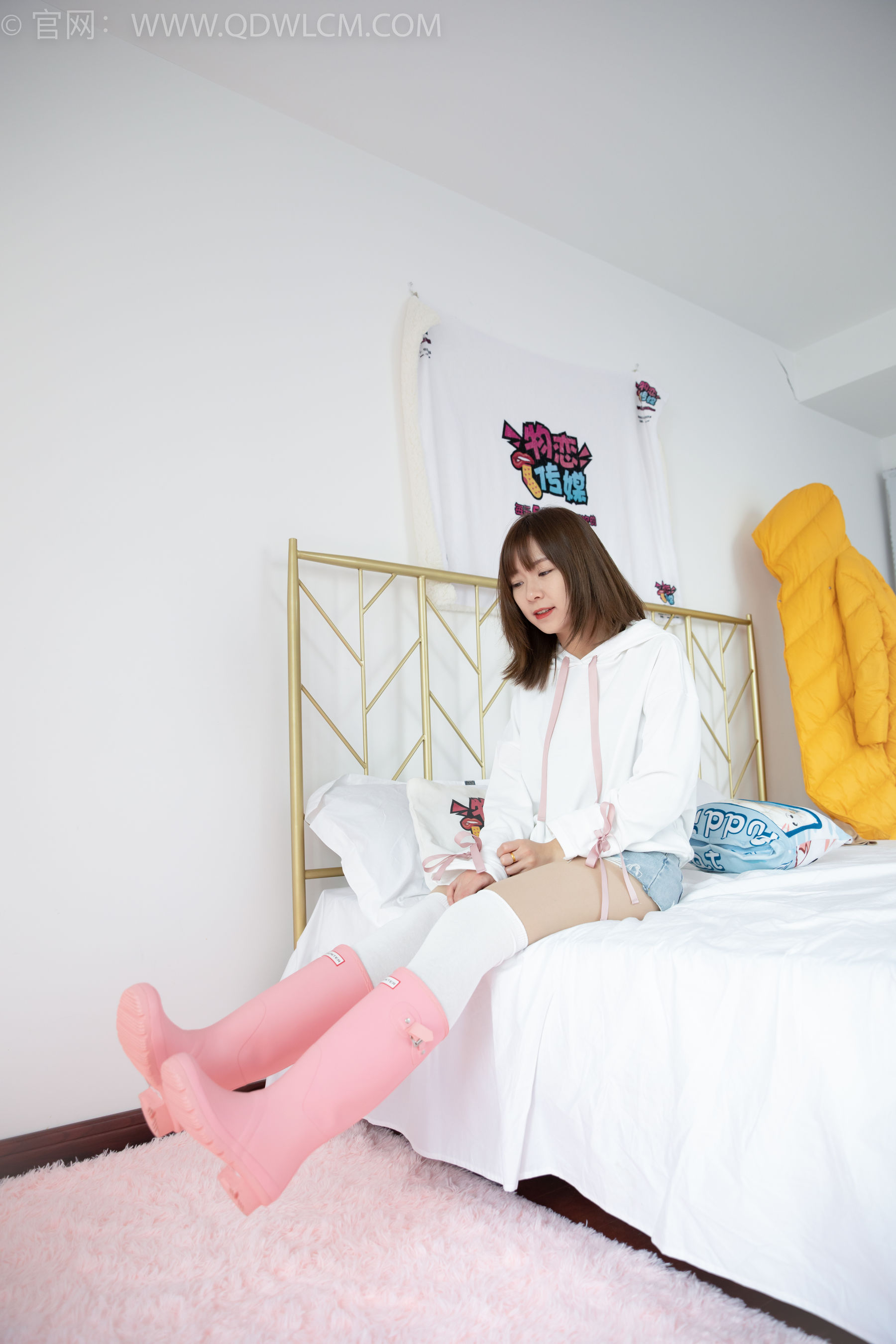 物恋传媒 No.1509 婷婷-黑色的花