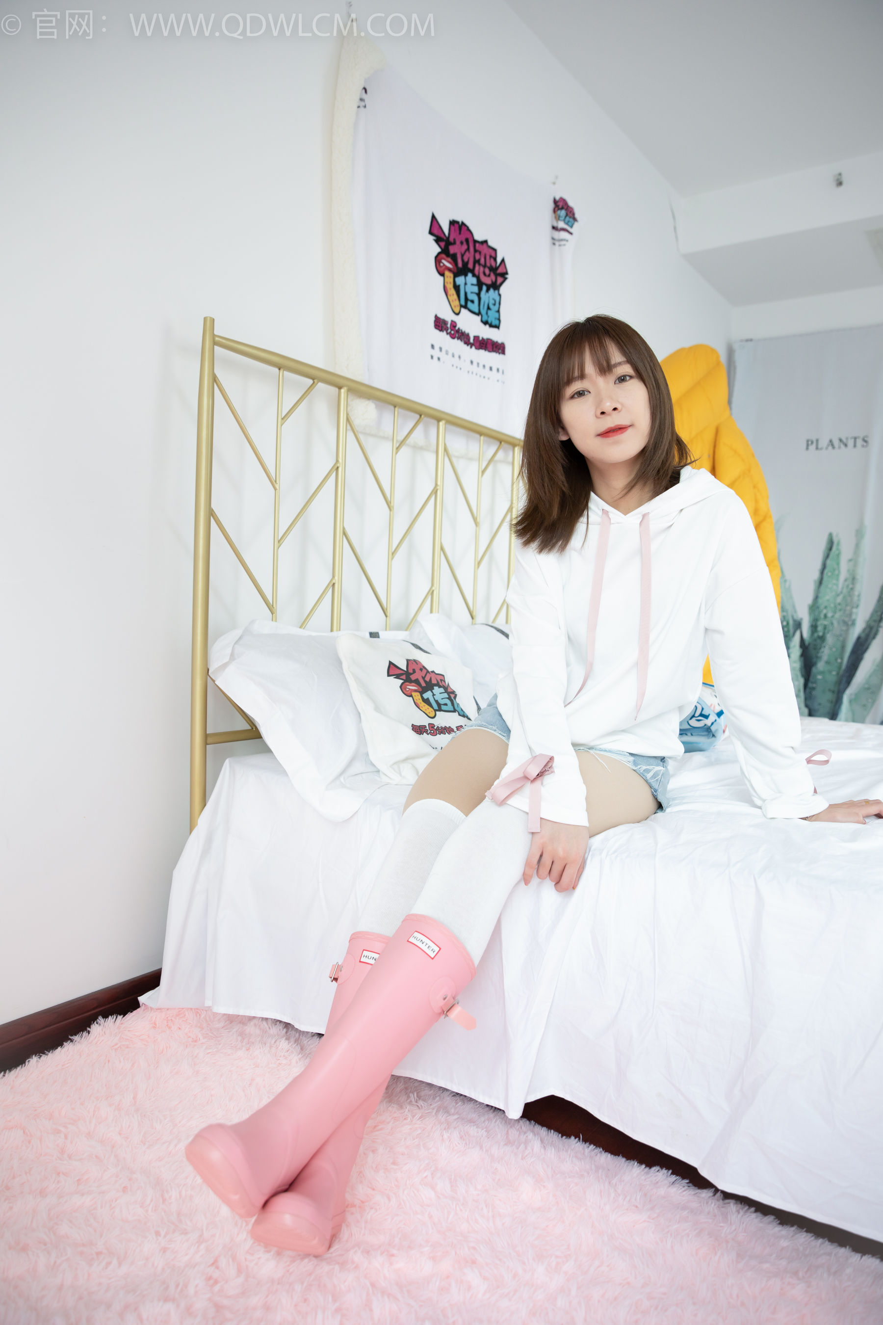 物恋传媒 No.1509 婷婷-黑色的花