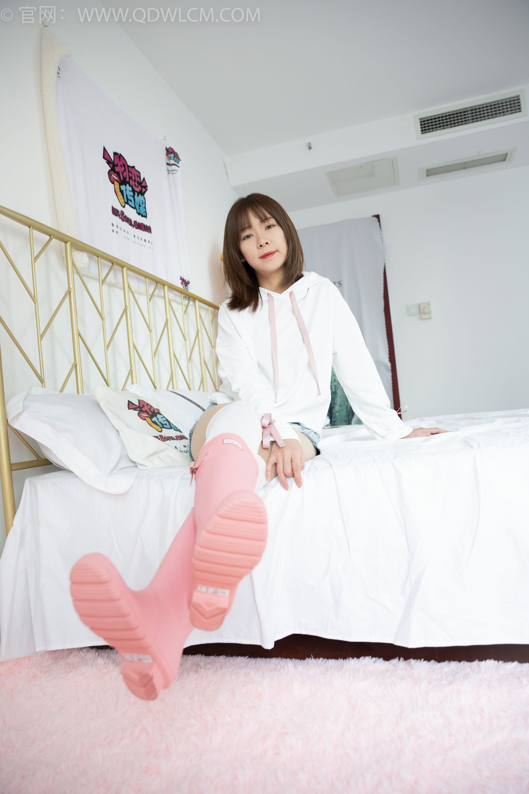 物恋传媒 No.1509 婷婷-黑色的花