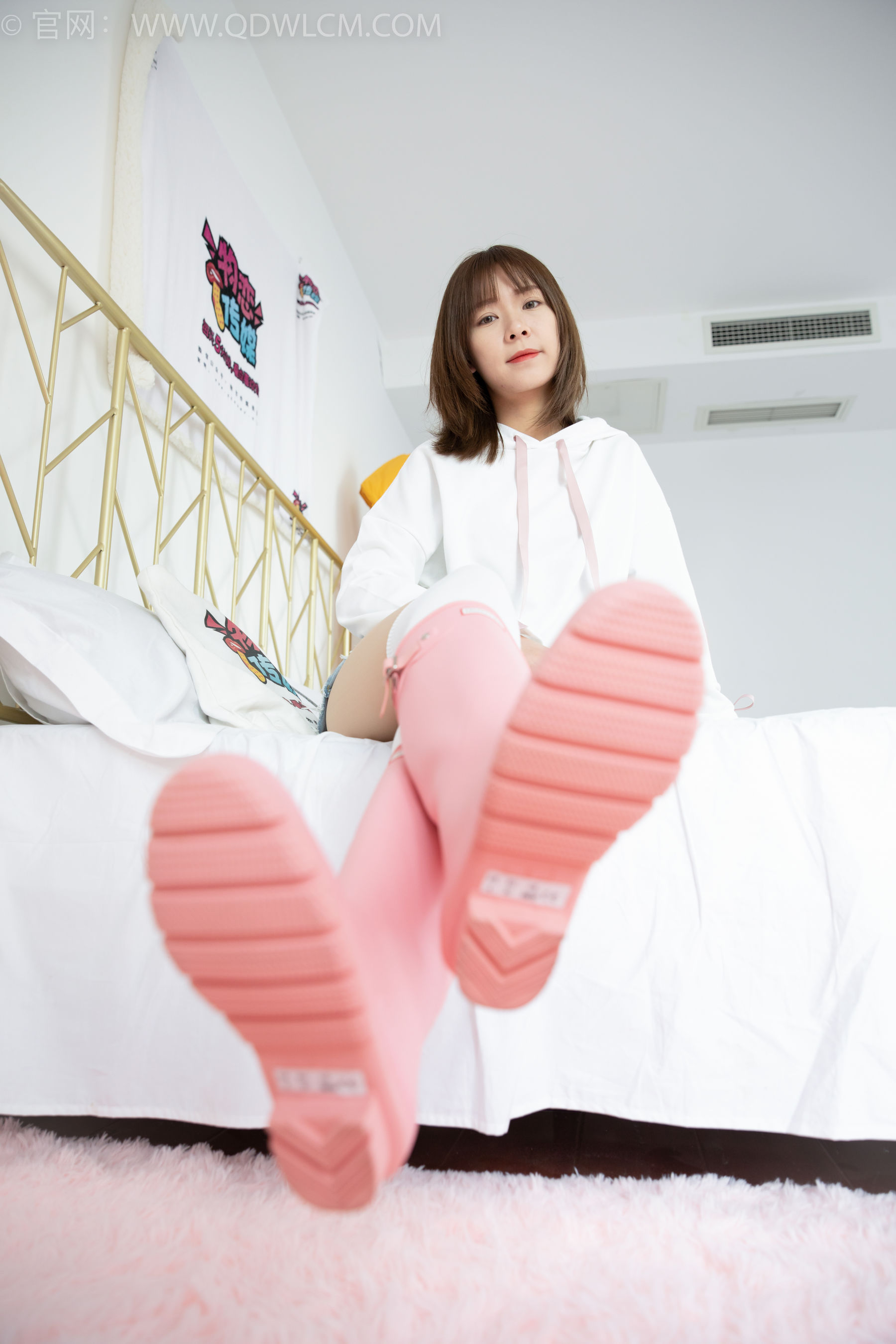 物恋传媒 No.1509 婷婷-黑色的花