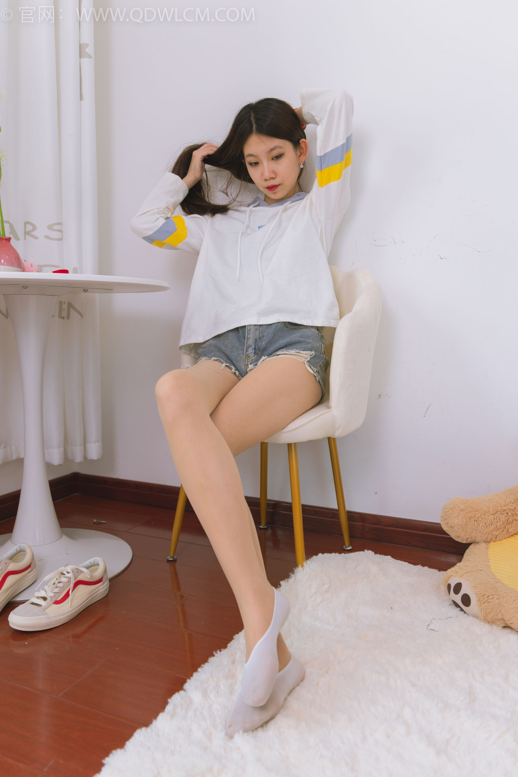 物恋传媒 No.1511 纤纤-湖边少女