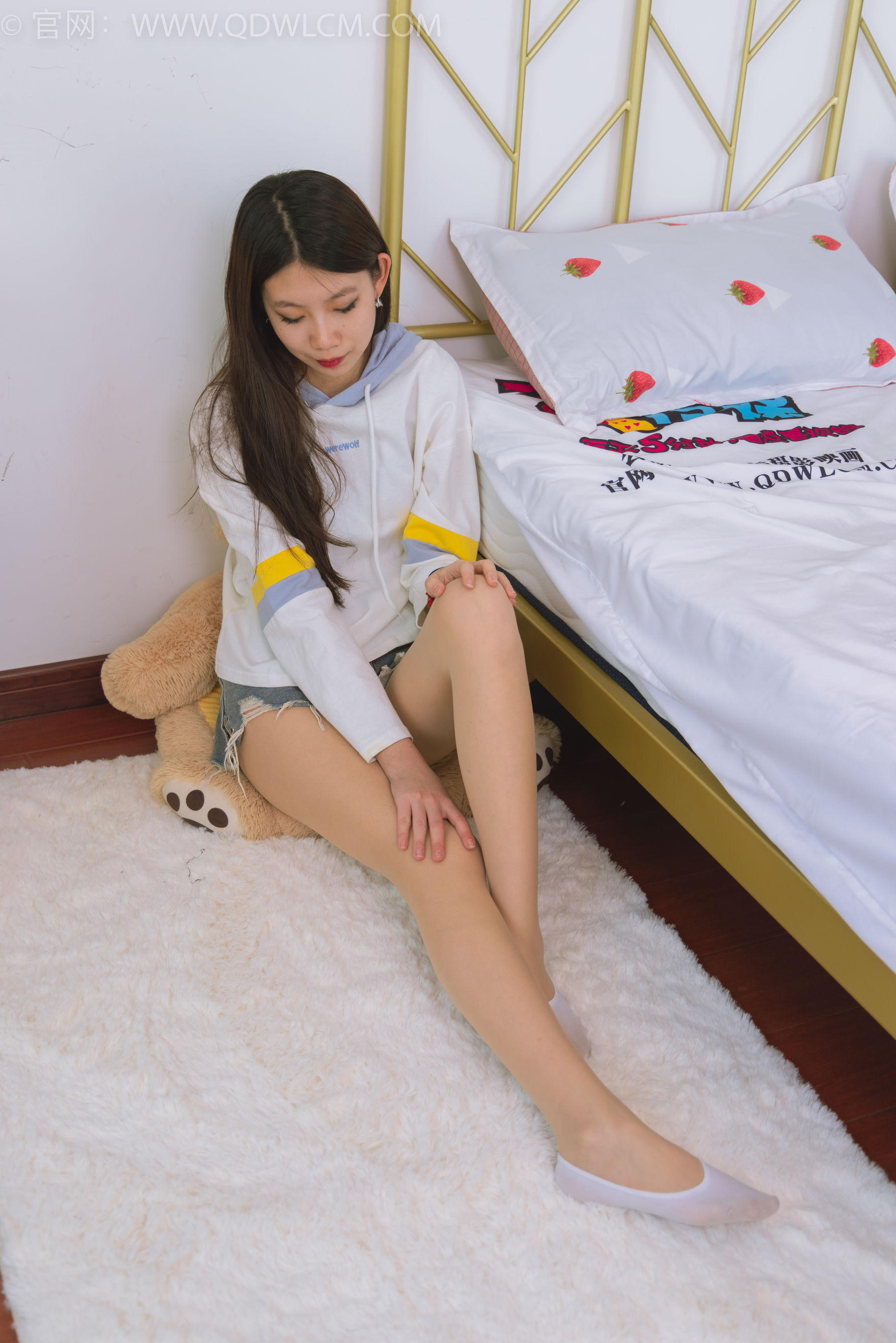 物恋传媒 No.1511 纤纤-湖边少女