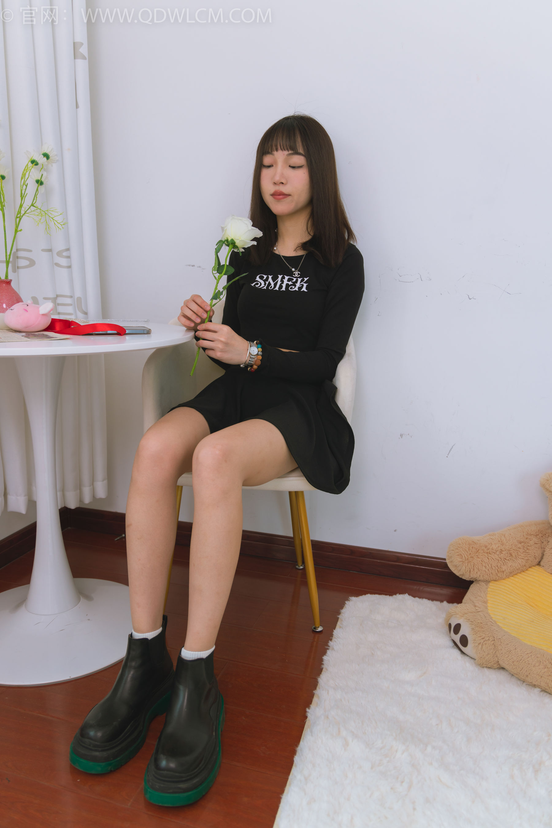 物恋传媒 No.1532 琪琪-黑色的花