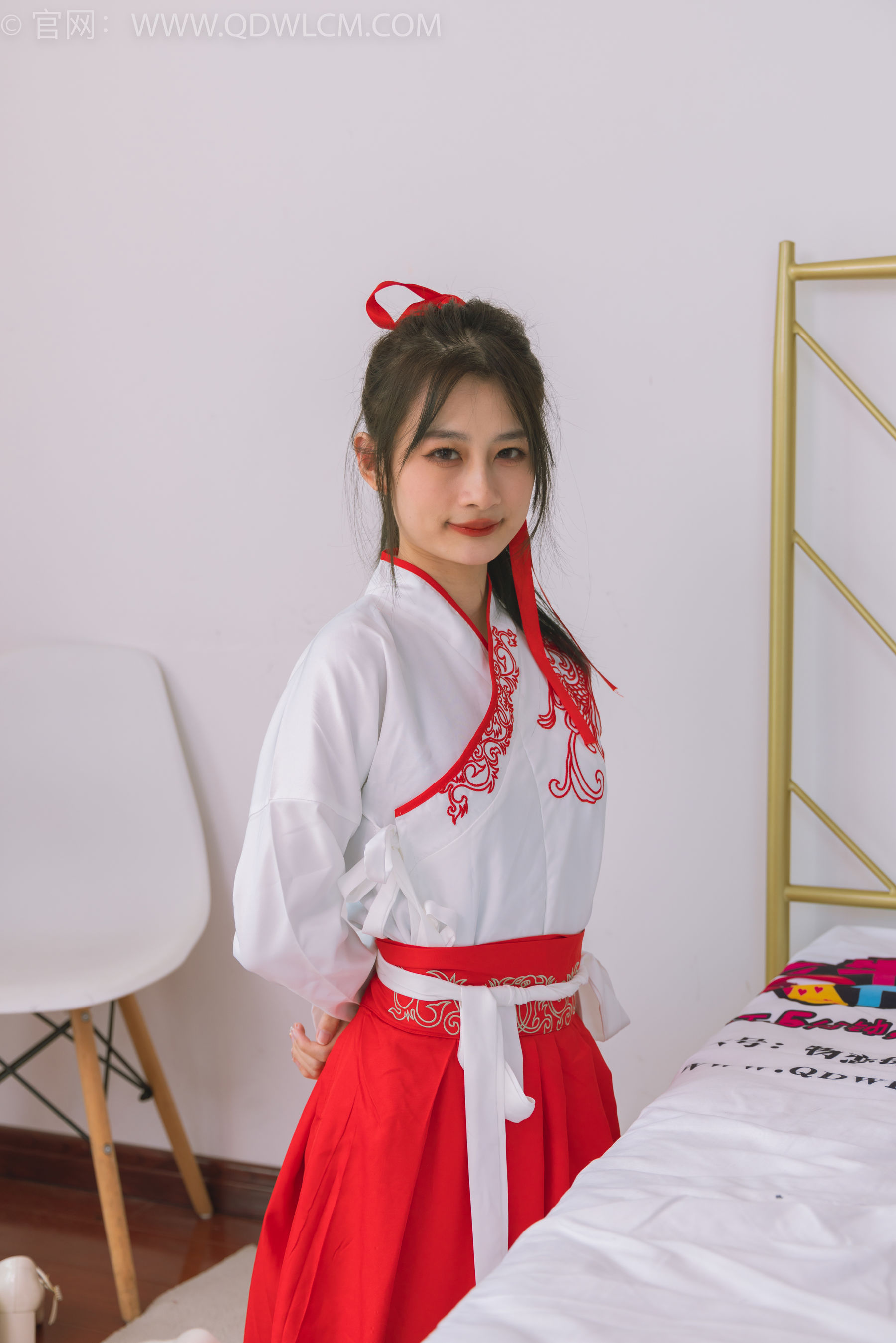 物恋传媒 No.1482 卿卿-红衣少女