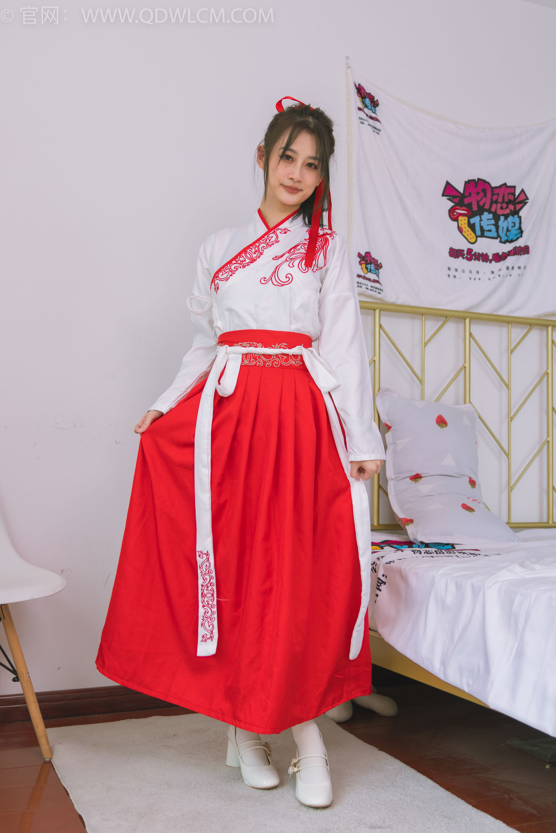 物恋传媒 No.1482 卿卿-红衣少女
