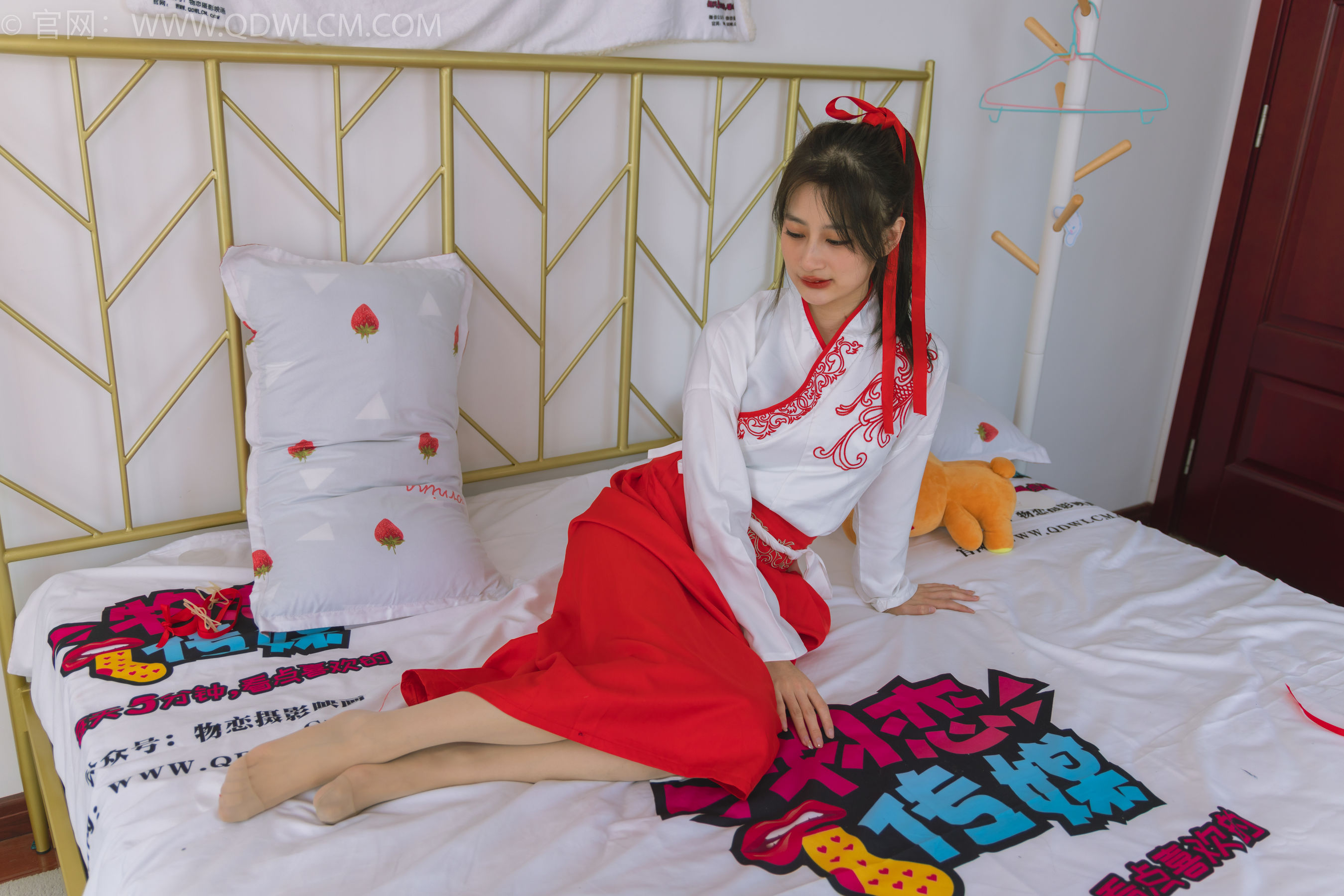 物恋传媒 No.1482 卿卿-红衣少女