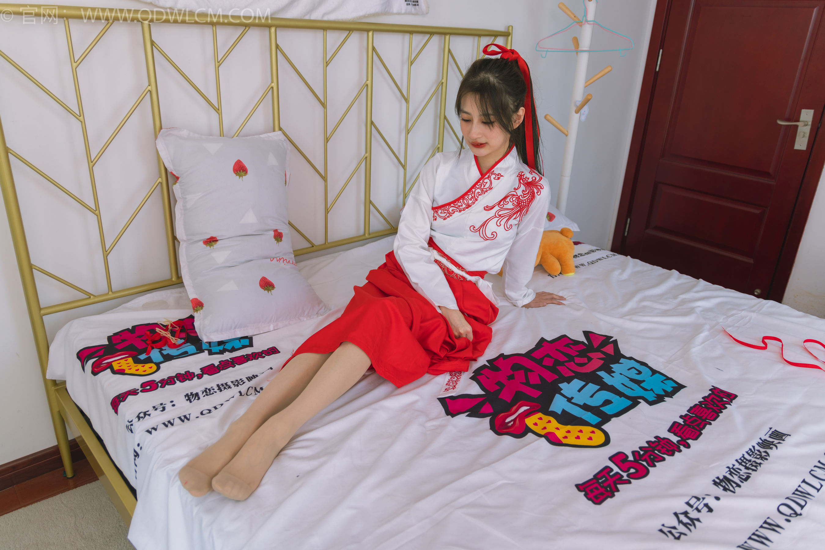 物恋传媒 No.1482 卿卿-红衣少女