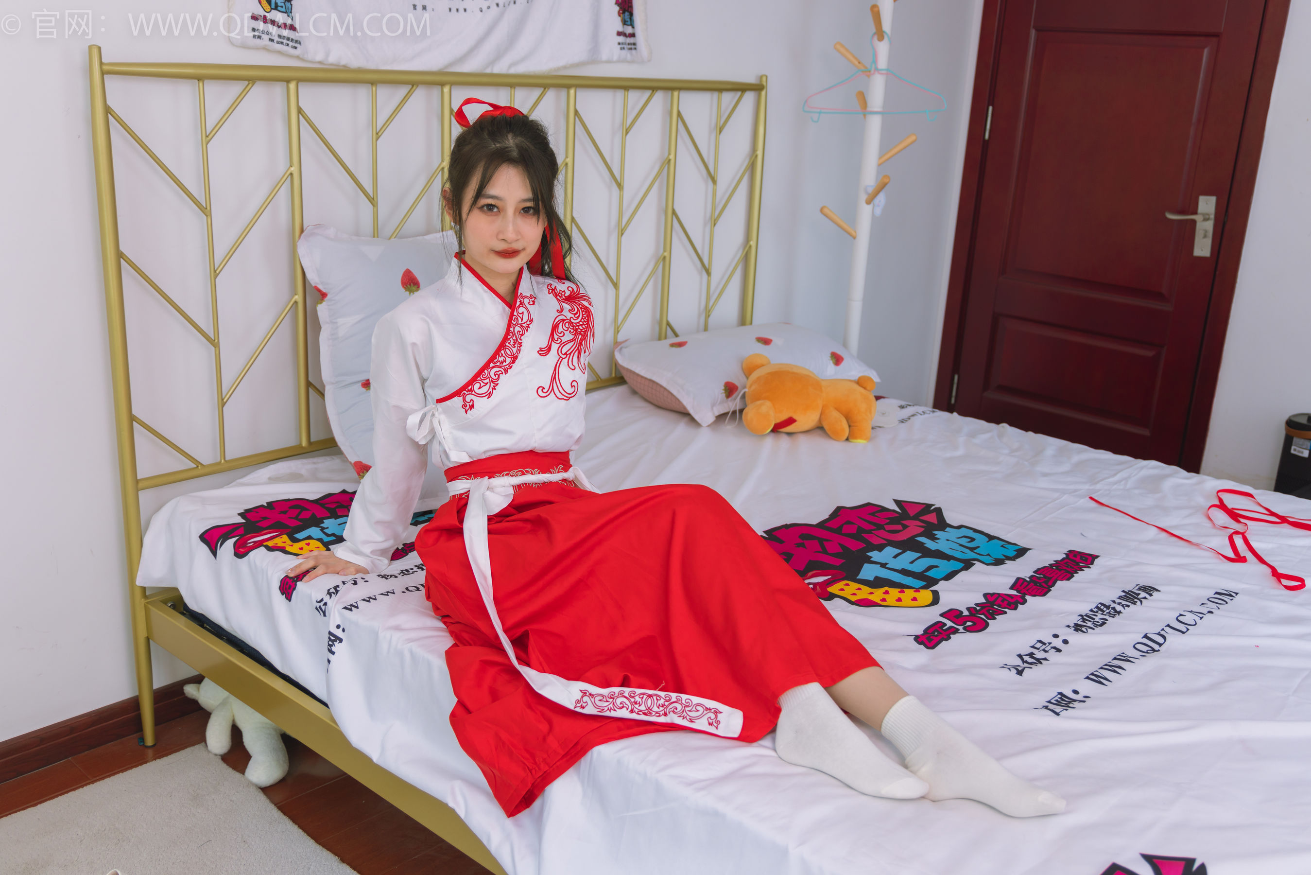 物恋传媒 No.1482 卿卿-红衣少女