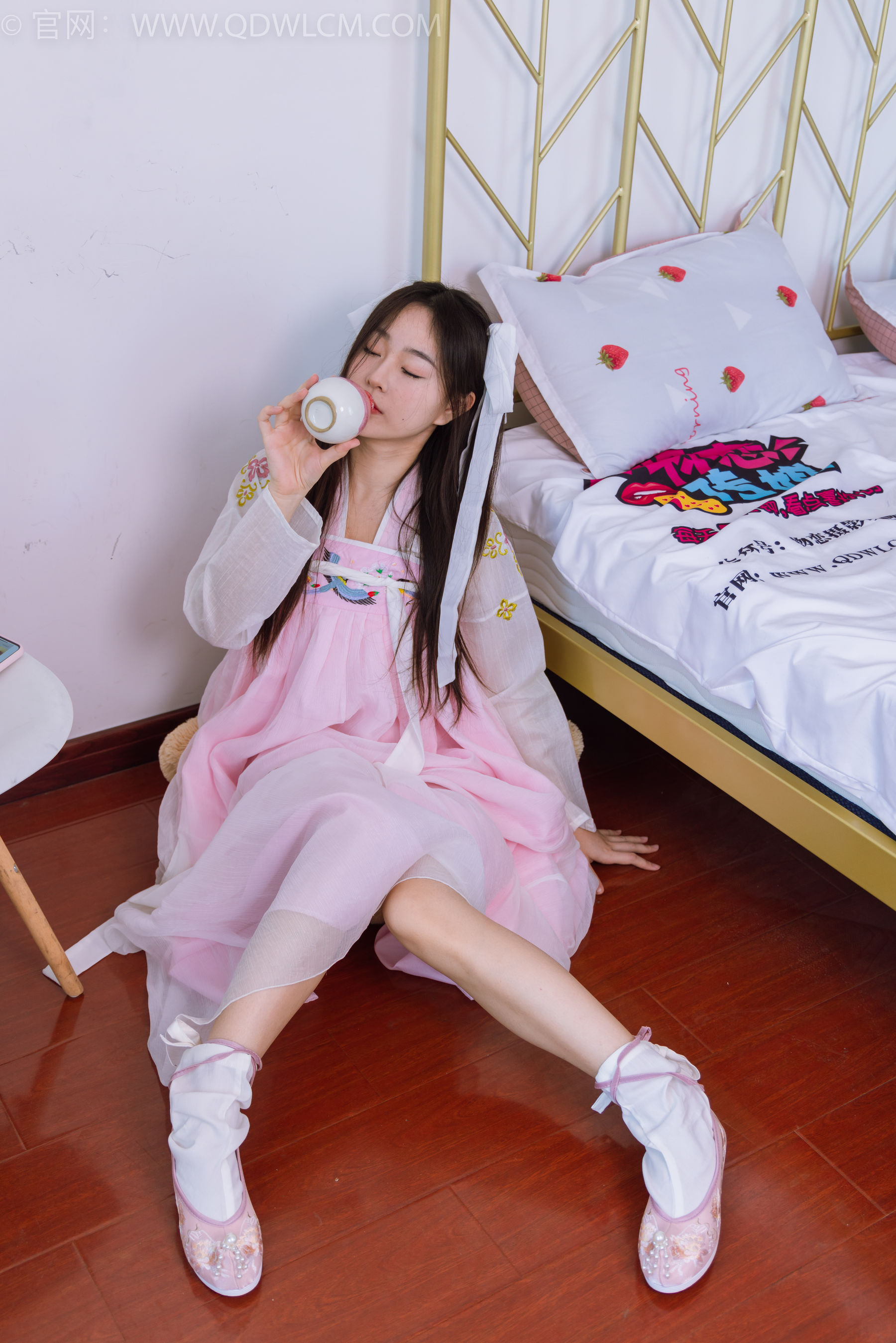物恋传媒 No.1484 美兔-杏花微雨