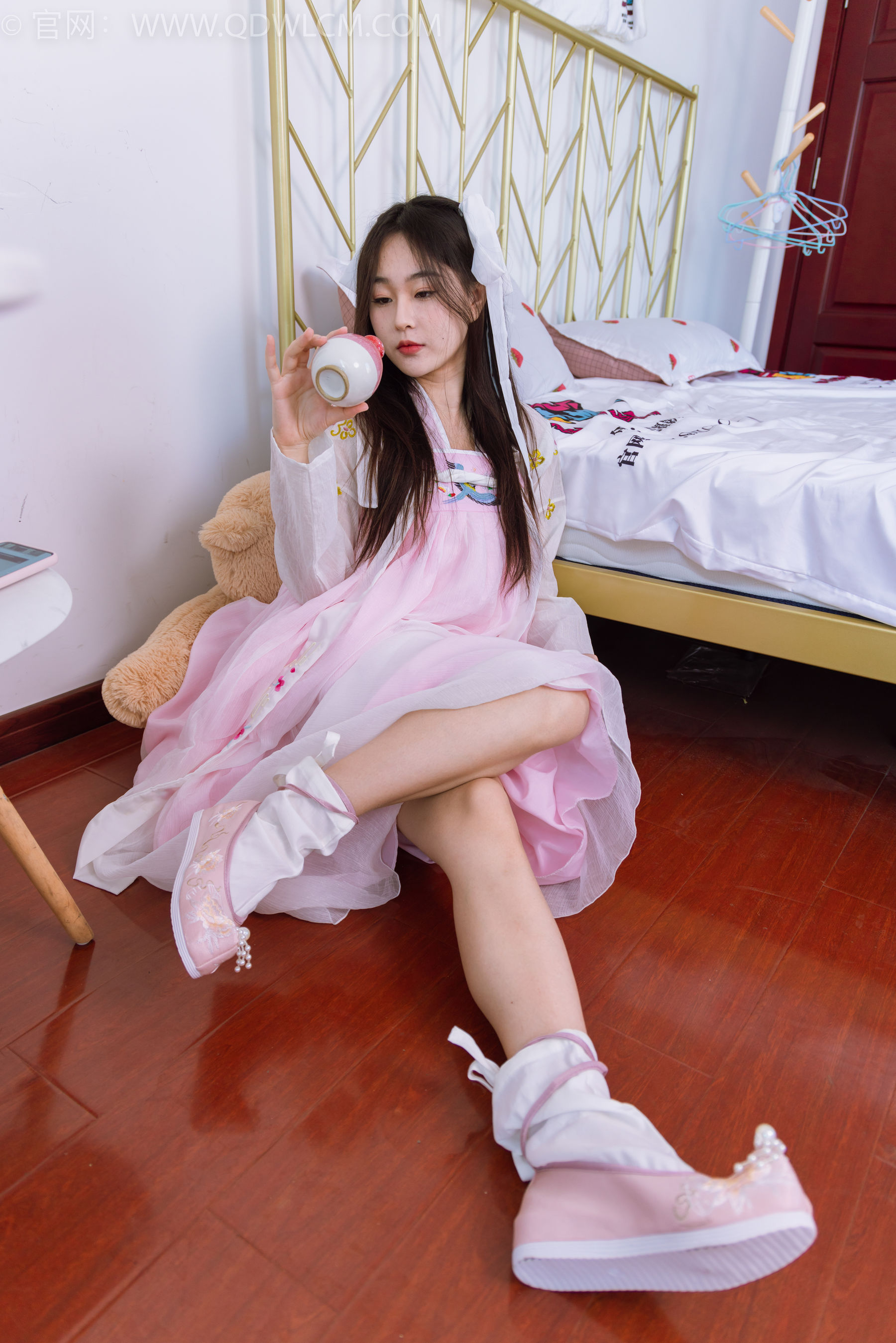 物恋传媒 No.1484 美兔-杏花微雨