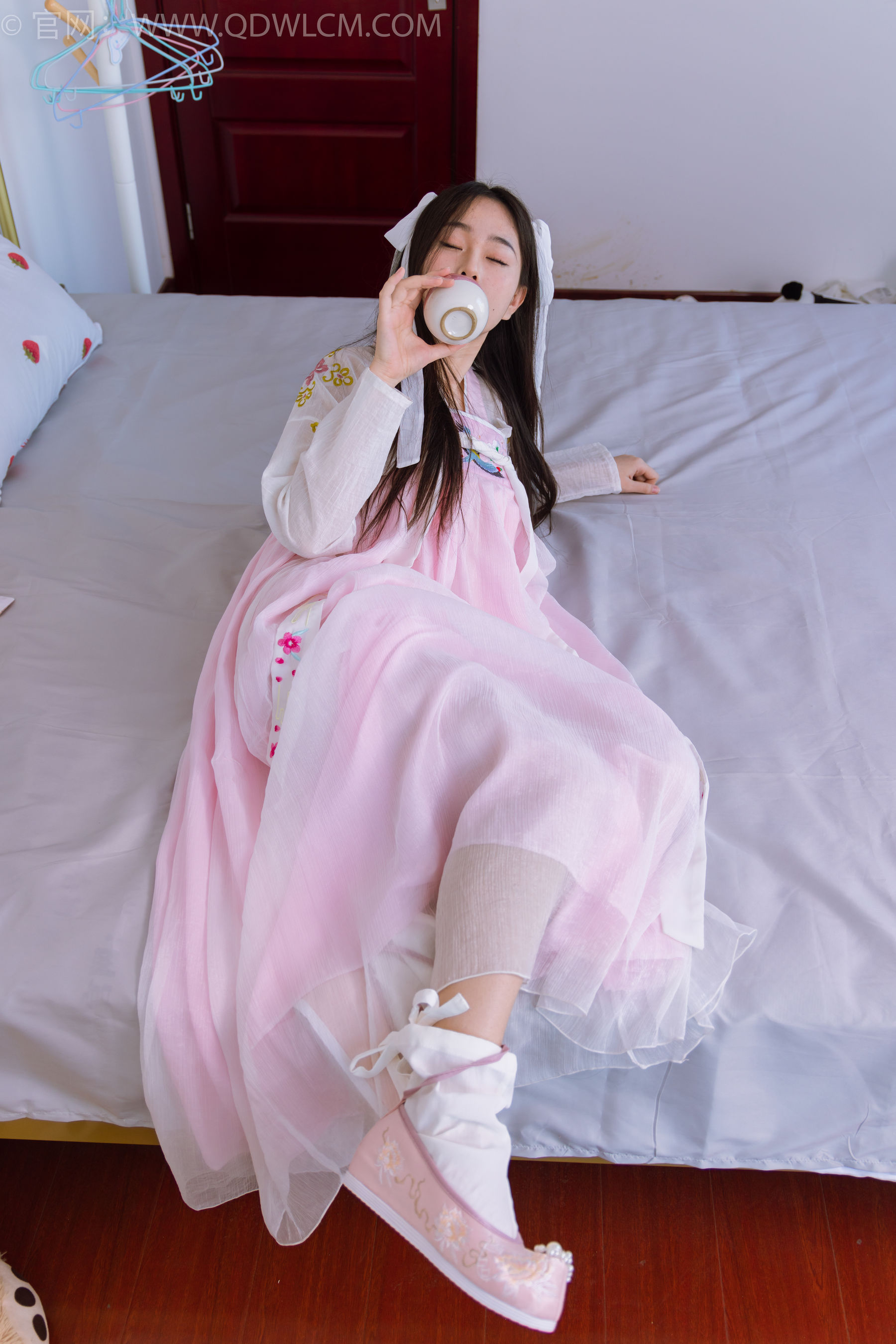 物恋传媒 No.1484 美兔-杏花微雨