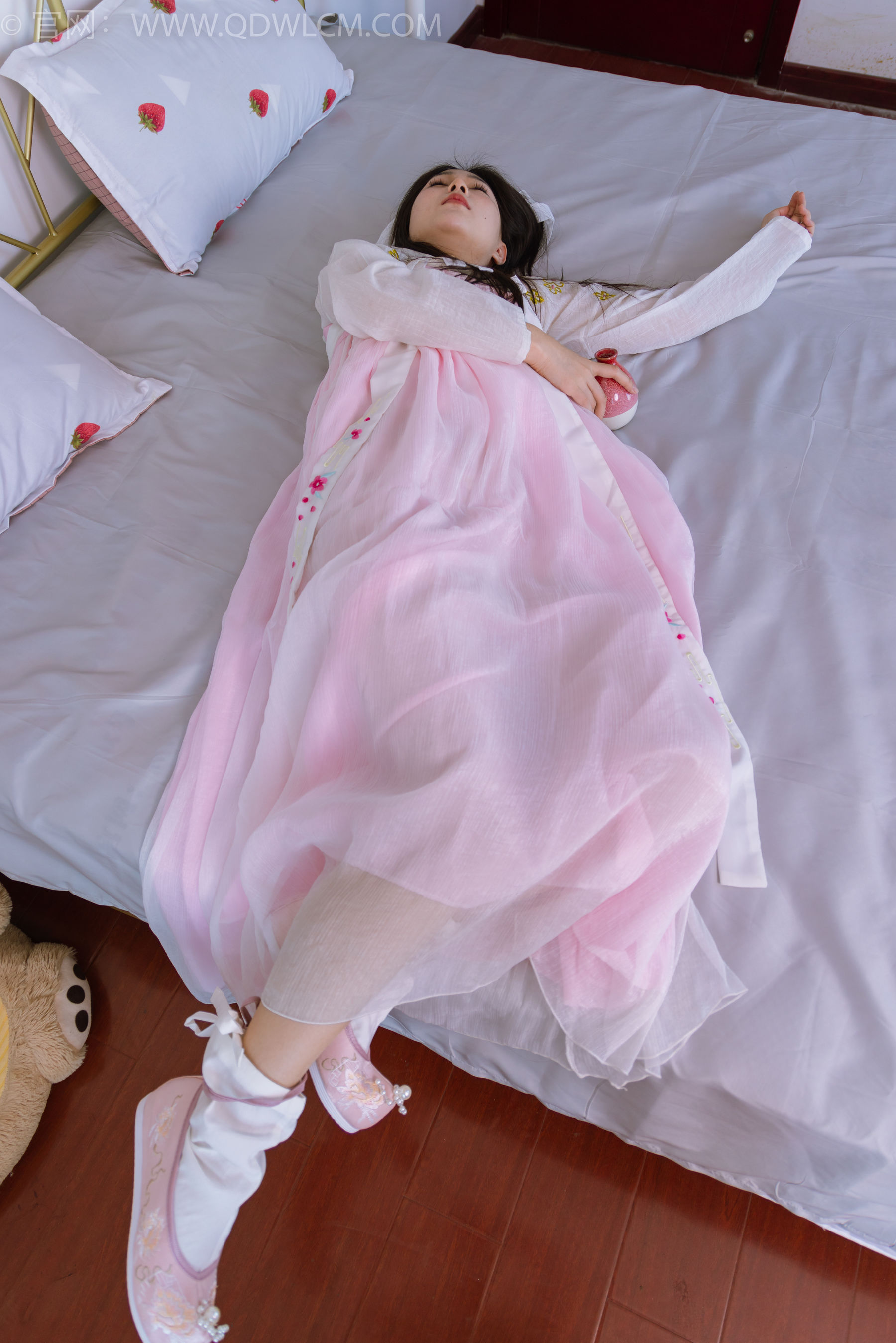 物恋传媒 No.1484 美兔-杏花微雨