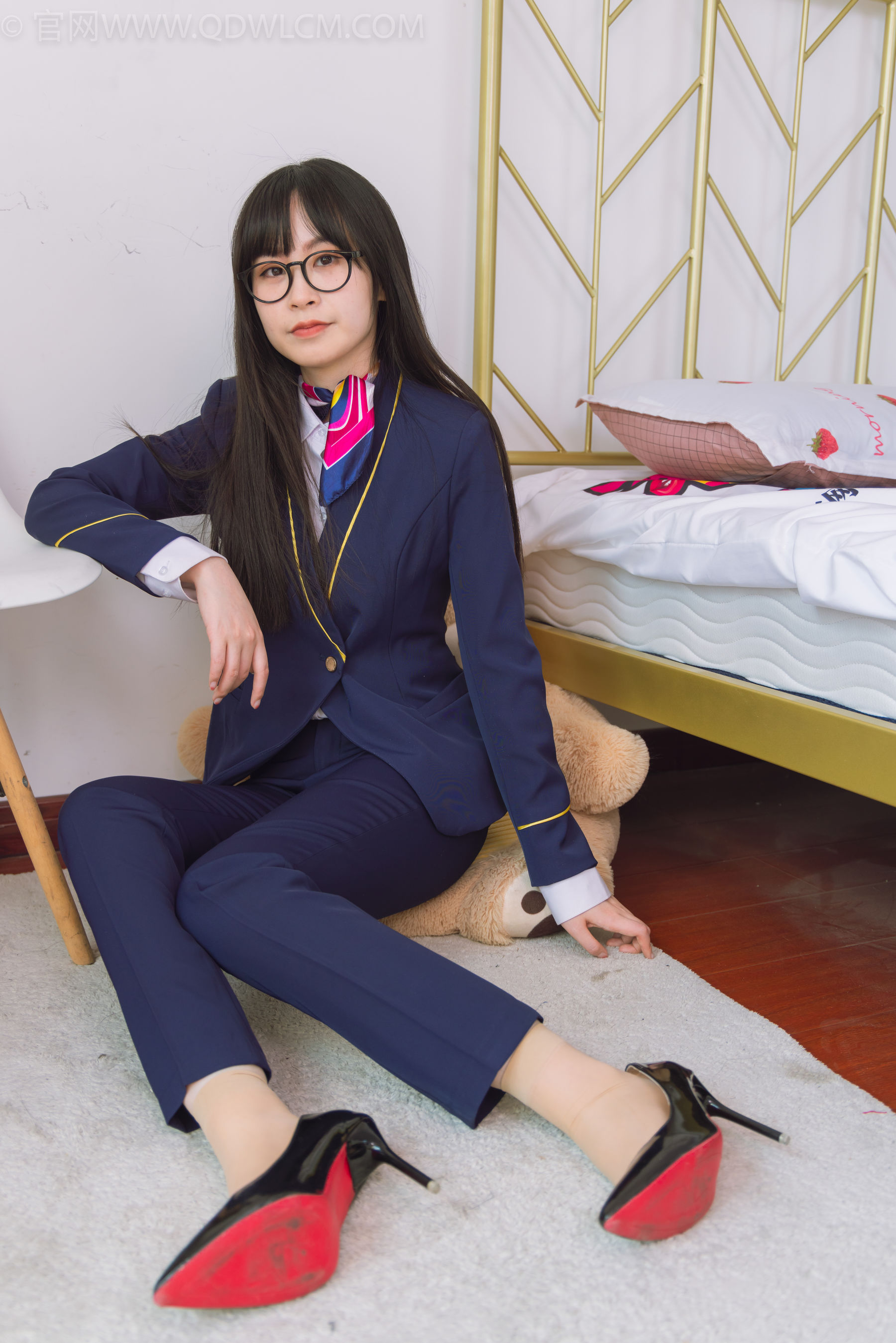 物恋传媒 No.1500 兮兮-银行小秘书