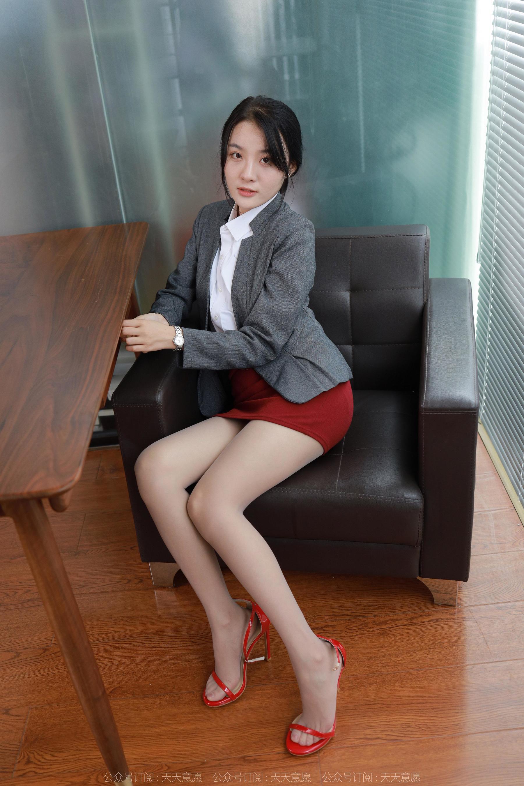 IESS异思趣向 - 模特：婉萍 《迷人绯红》