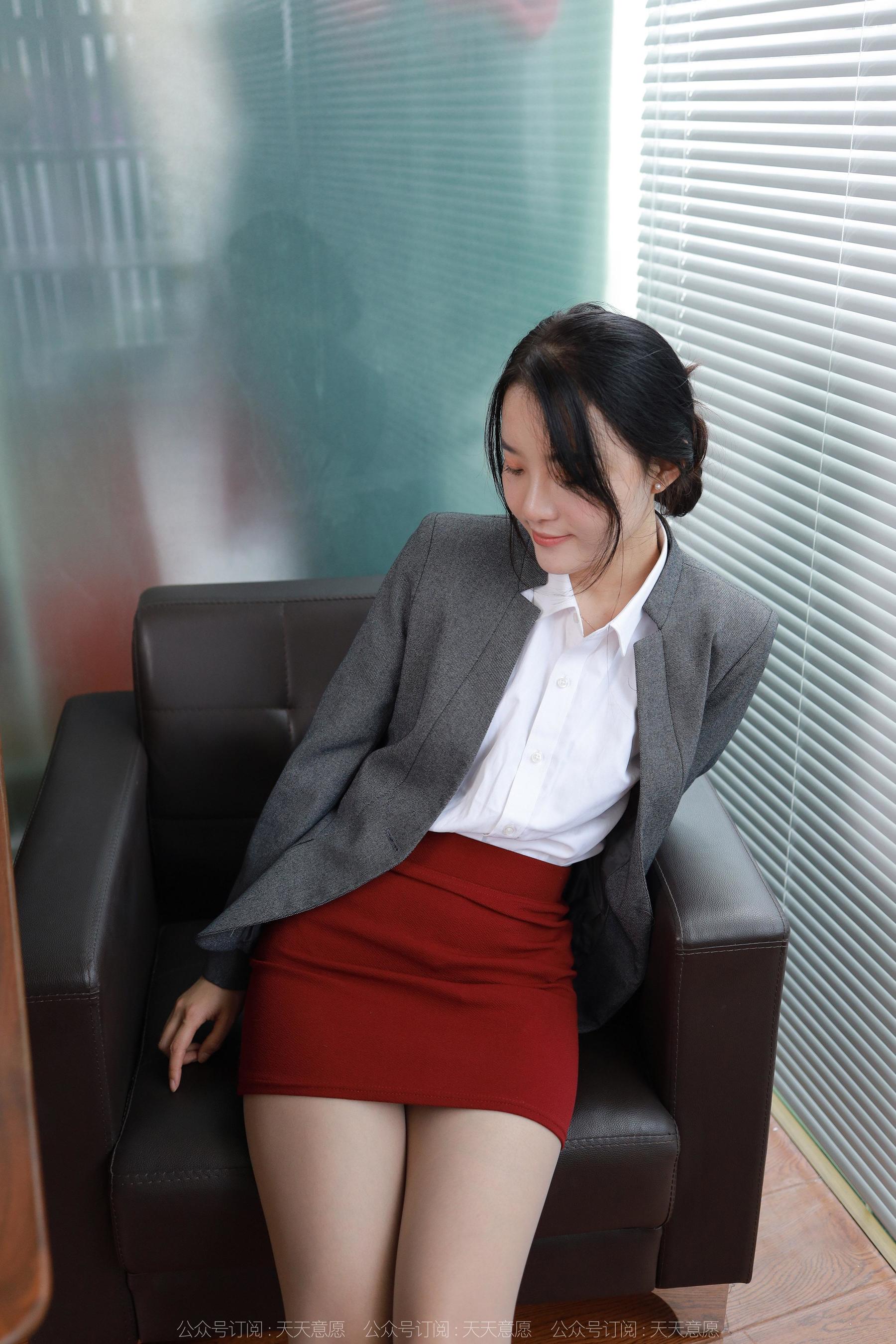 IESS异思趣向 - 模特：婉萍 《迷人绯红》