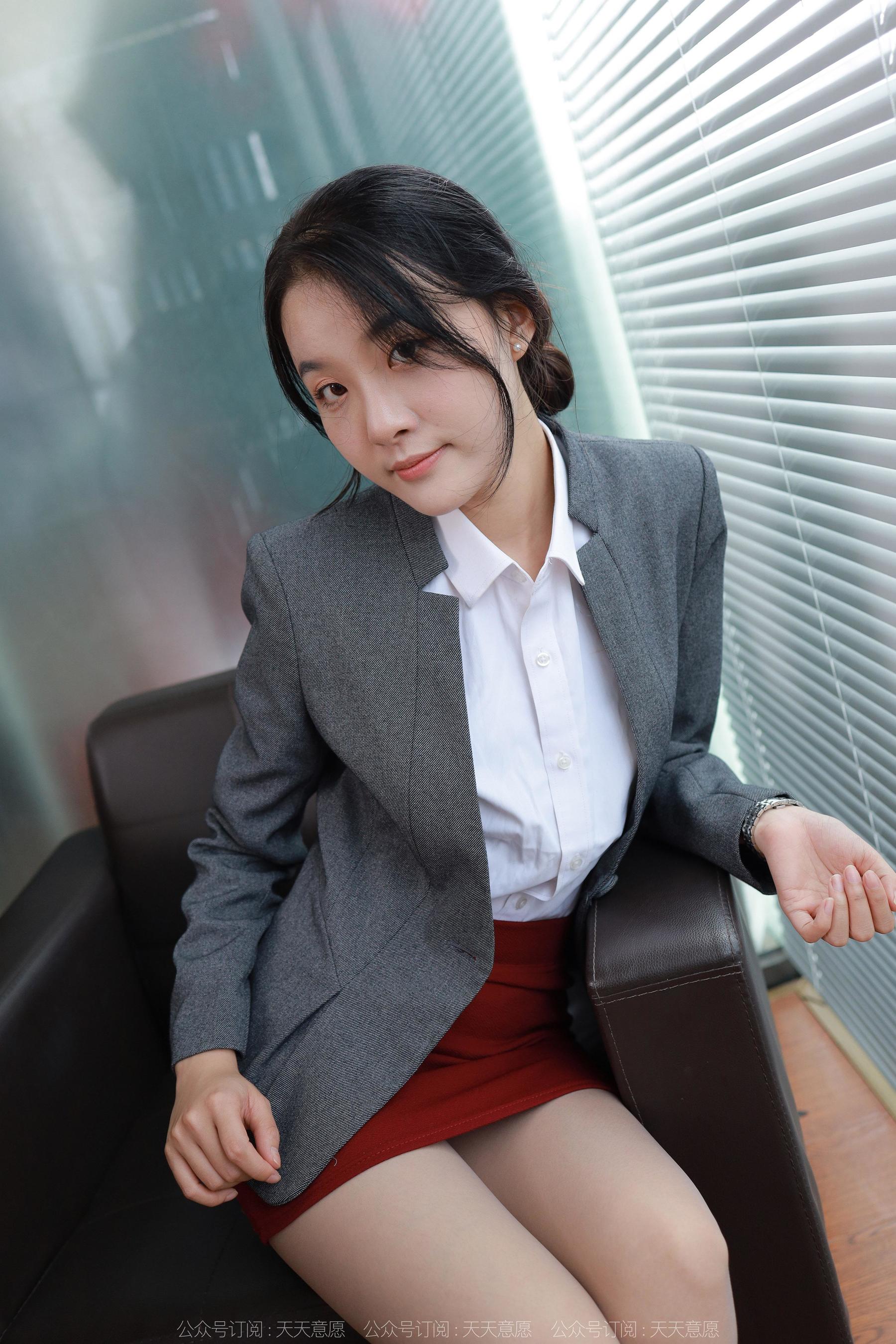 IESS异思趣向 - 模特：婉萍 《迷人绯红》