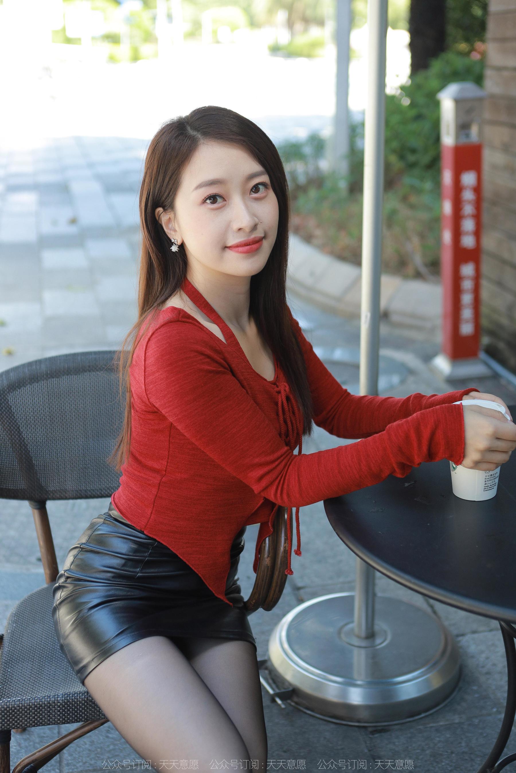 IESS异思趣向 - 模特：小婕 《红与黑的纠缠》